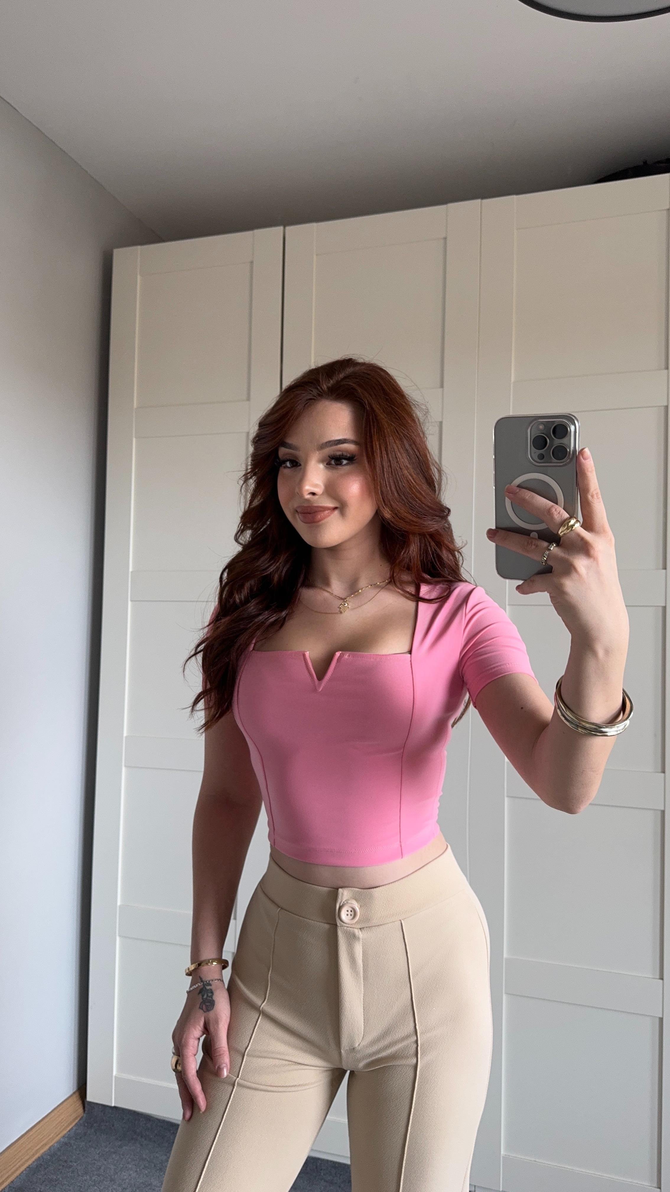 Kare Yaka V Demir Pembe Crop