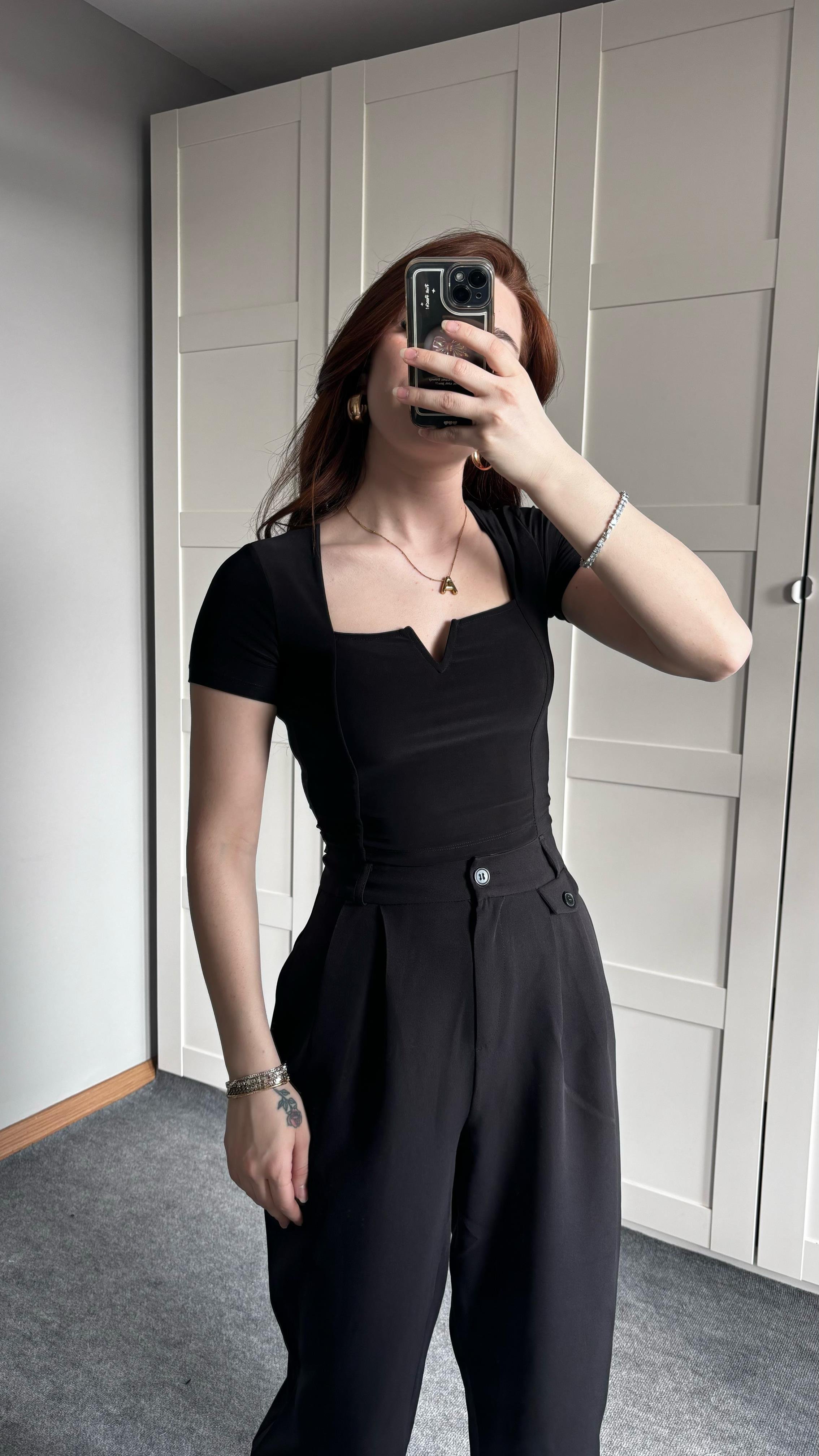 Kare Yaka V Demir Siyah Crop