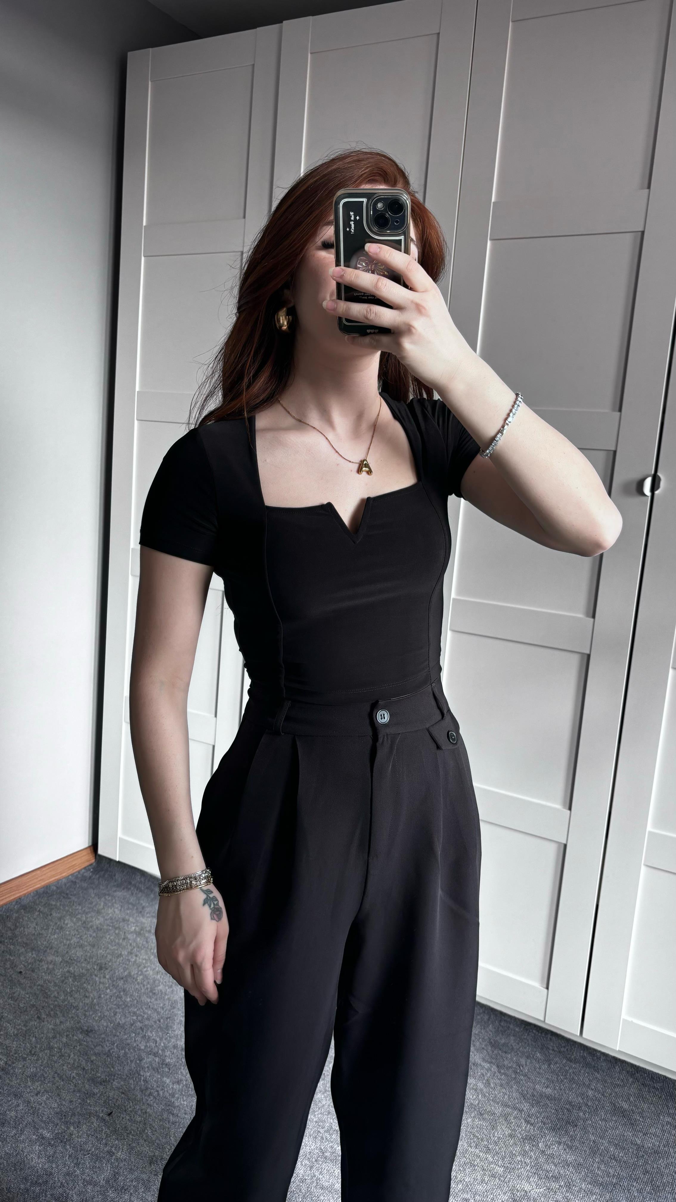 Kare Yaka V Demir Siyah Crop