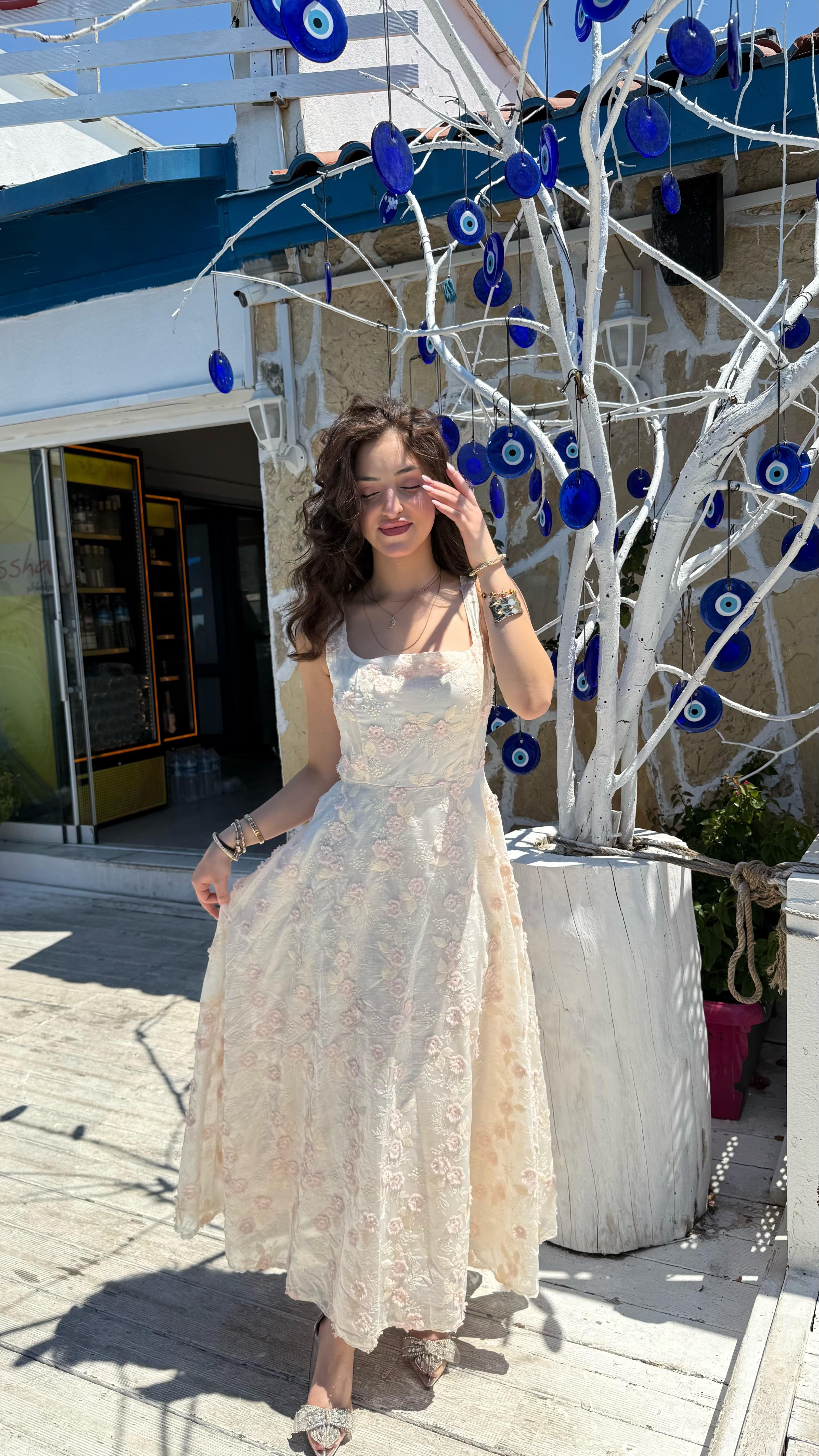 Katherine Pembe Nakışlı Kare Yaka Elbise Ekru