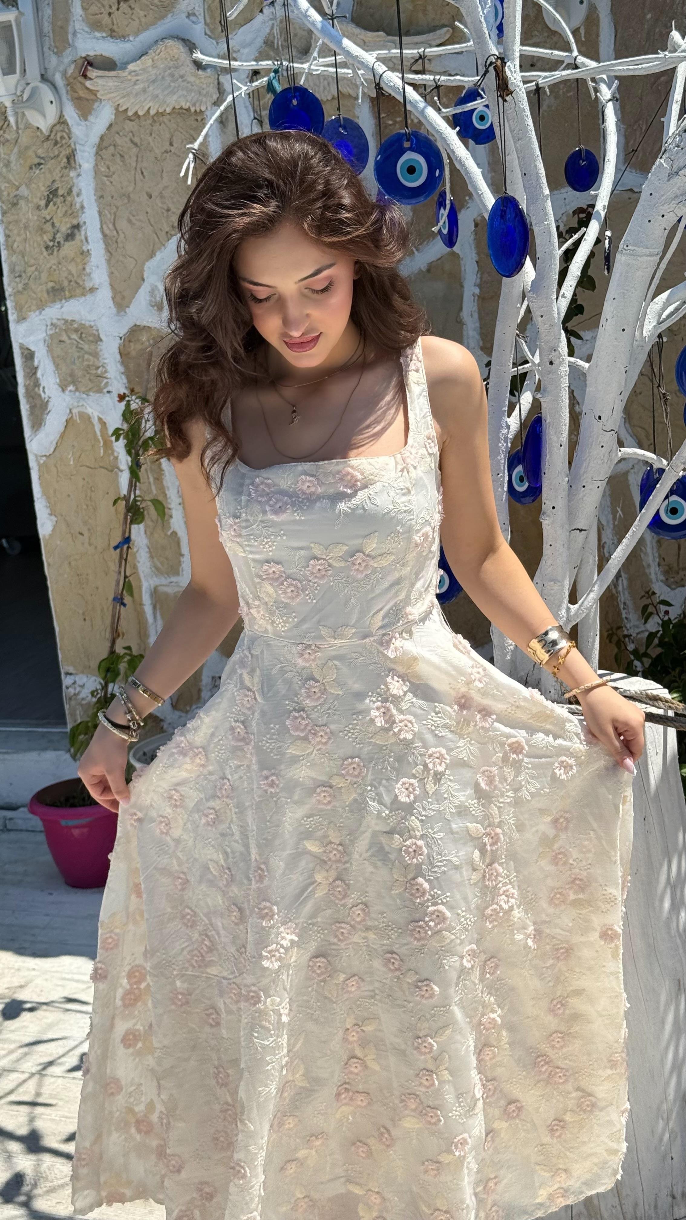 Katherine Pembe Nakışlı Kare Yaka Elbise Ekru