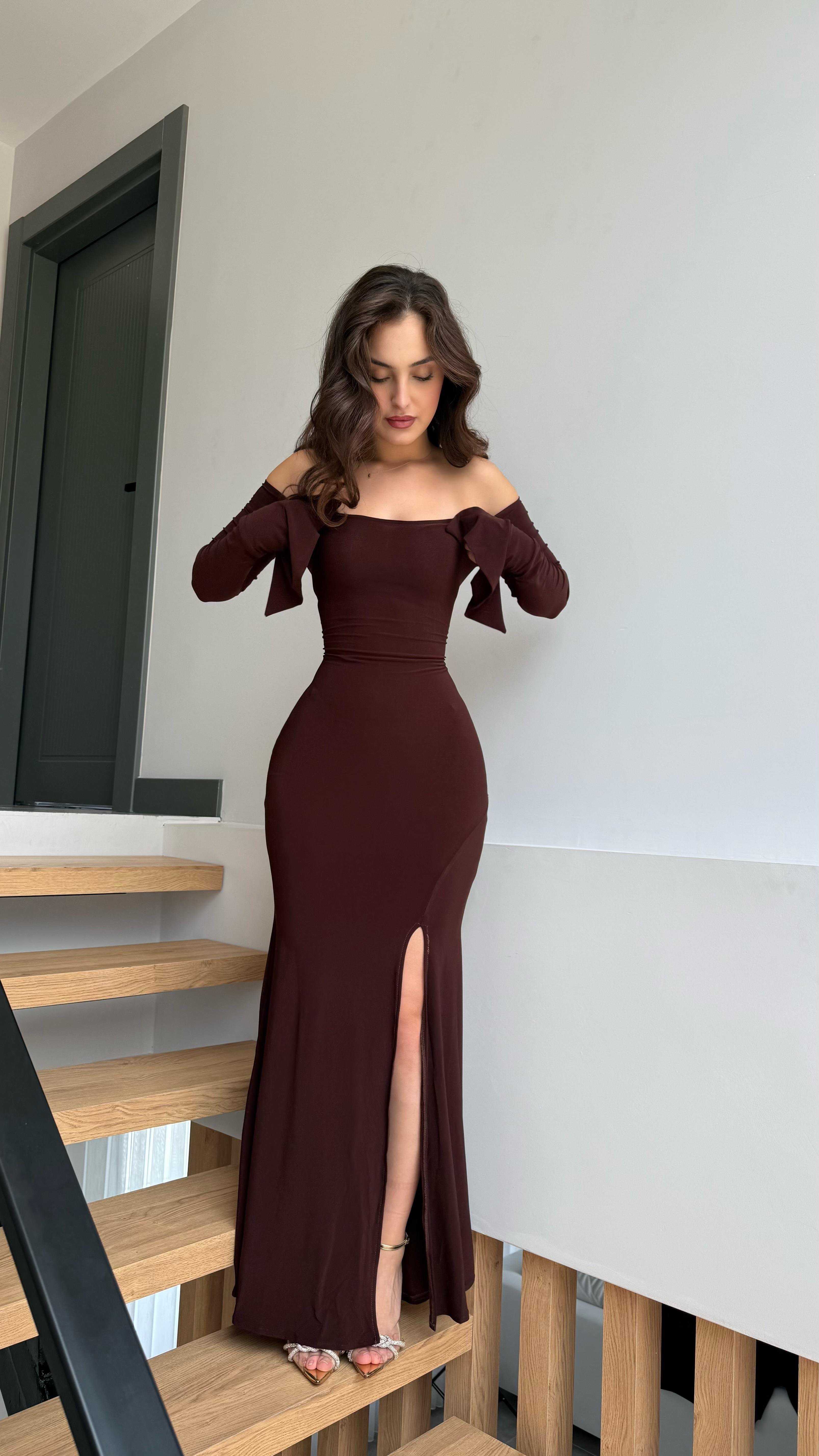 Kayık Yaka Belden Bağlamalı Elbise Kahverengi
