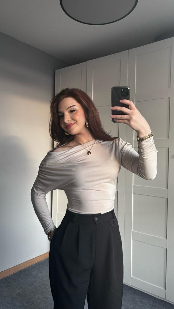 Kayık Yaka Bluz Bej