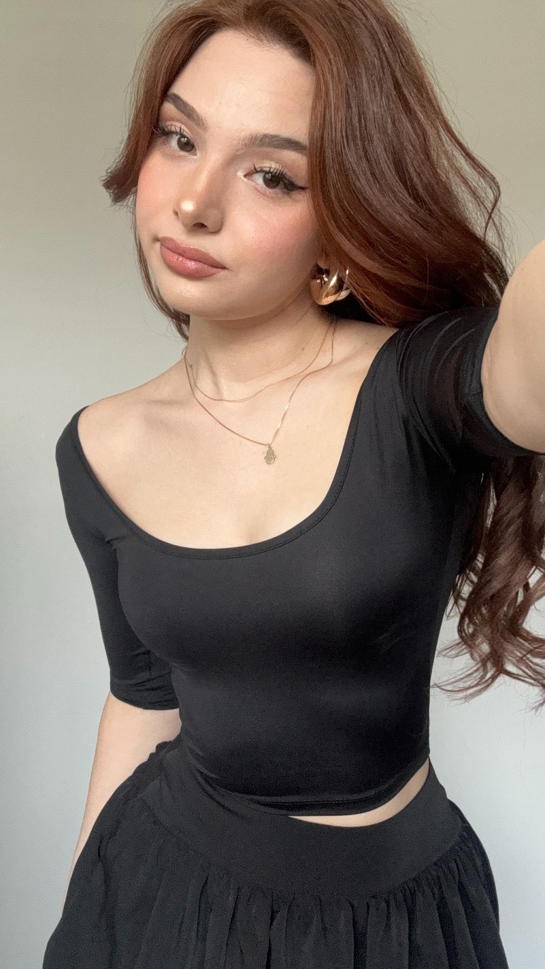 Kayık Yaka Yarım Kol Siyah Bluz 