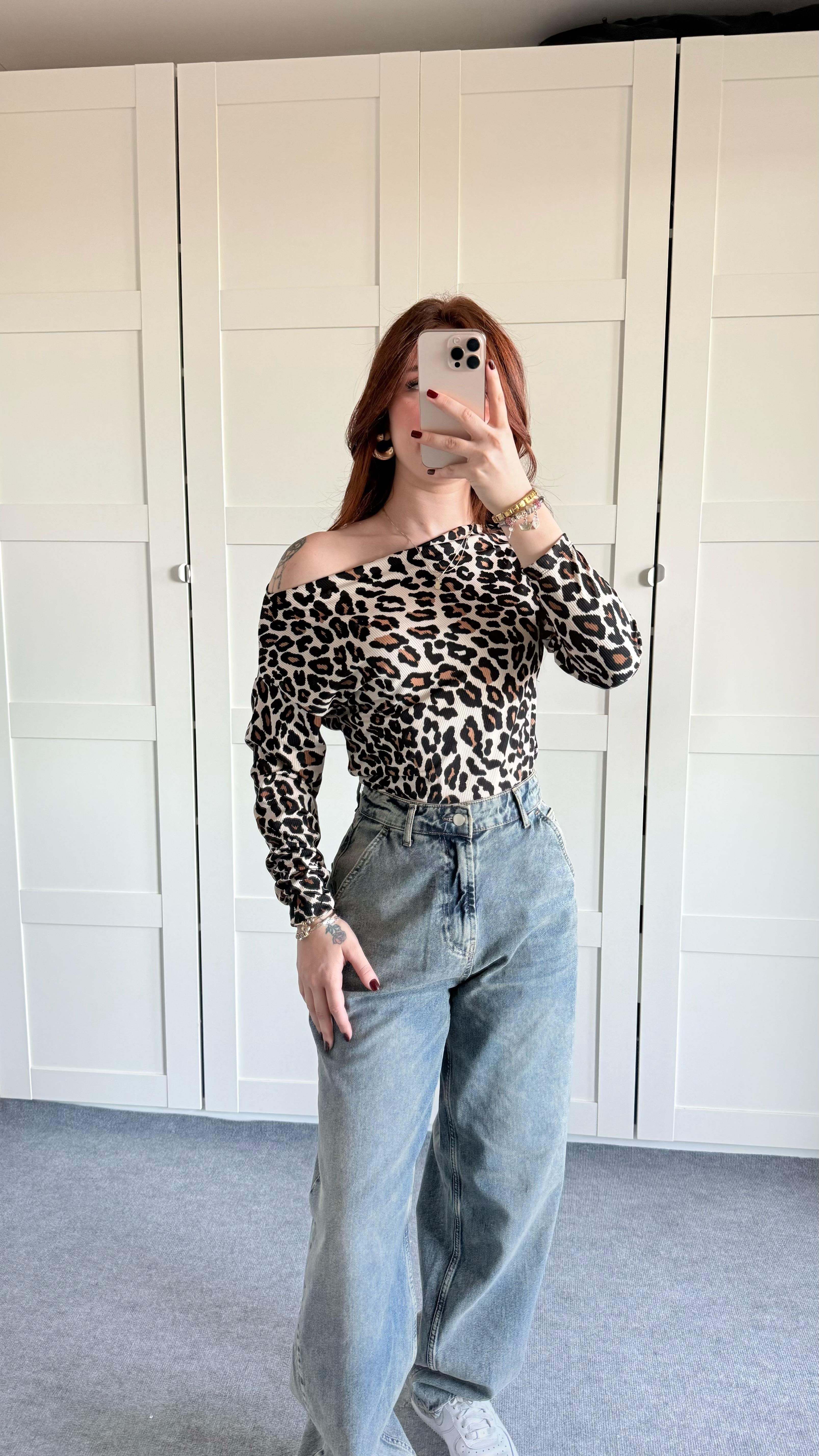 Leopar Kayık Yaka Bluz