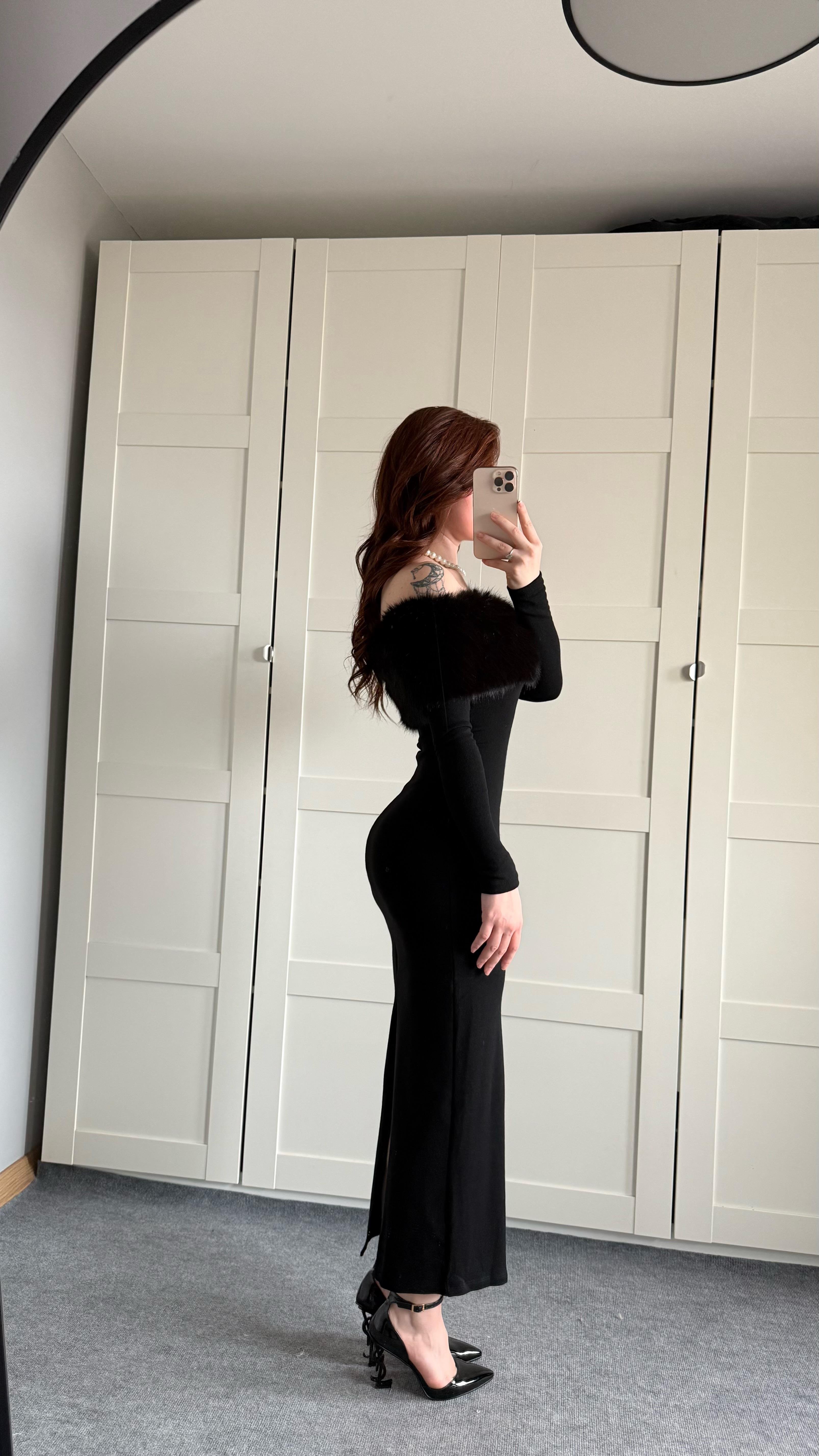 Madonna Kürk Yaka Siyah Elbise