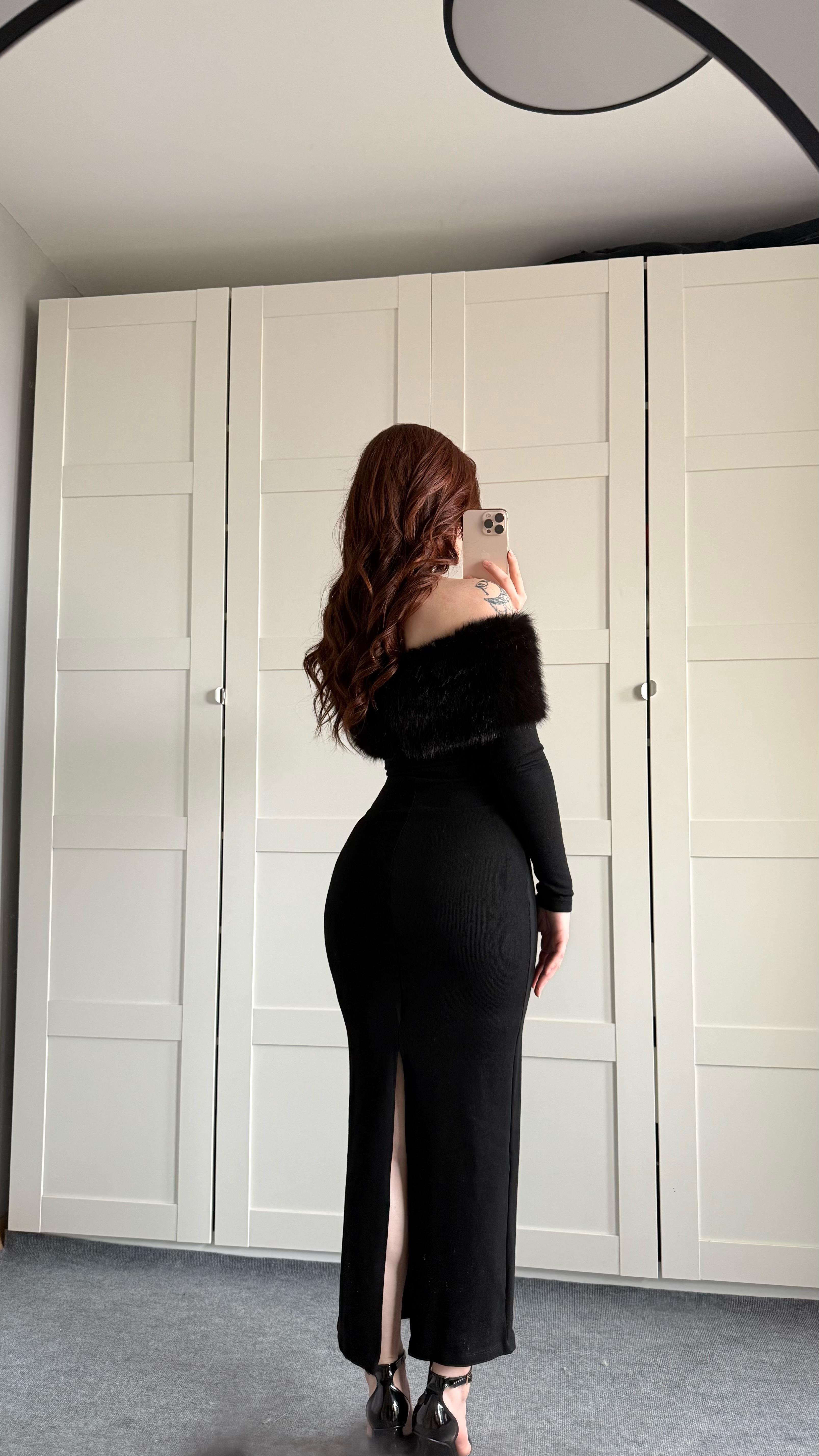 Madonna Kürk Yaka Siyah Elbise