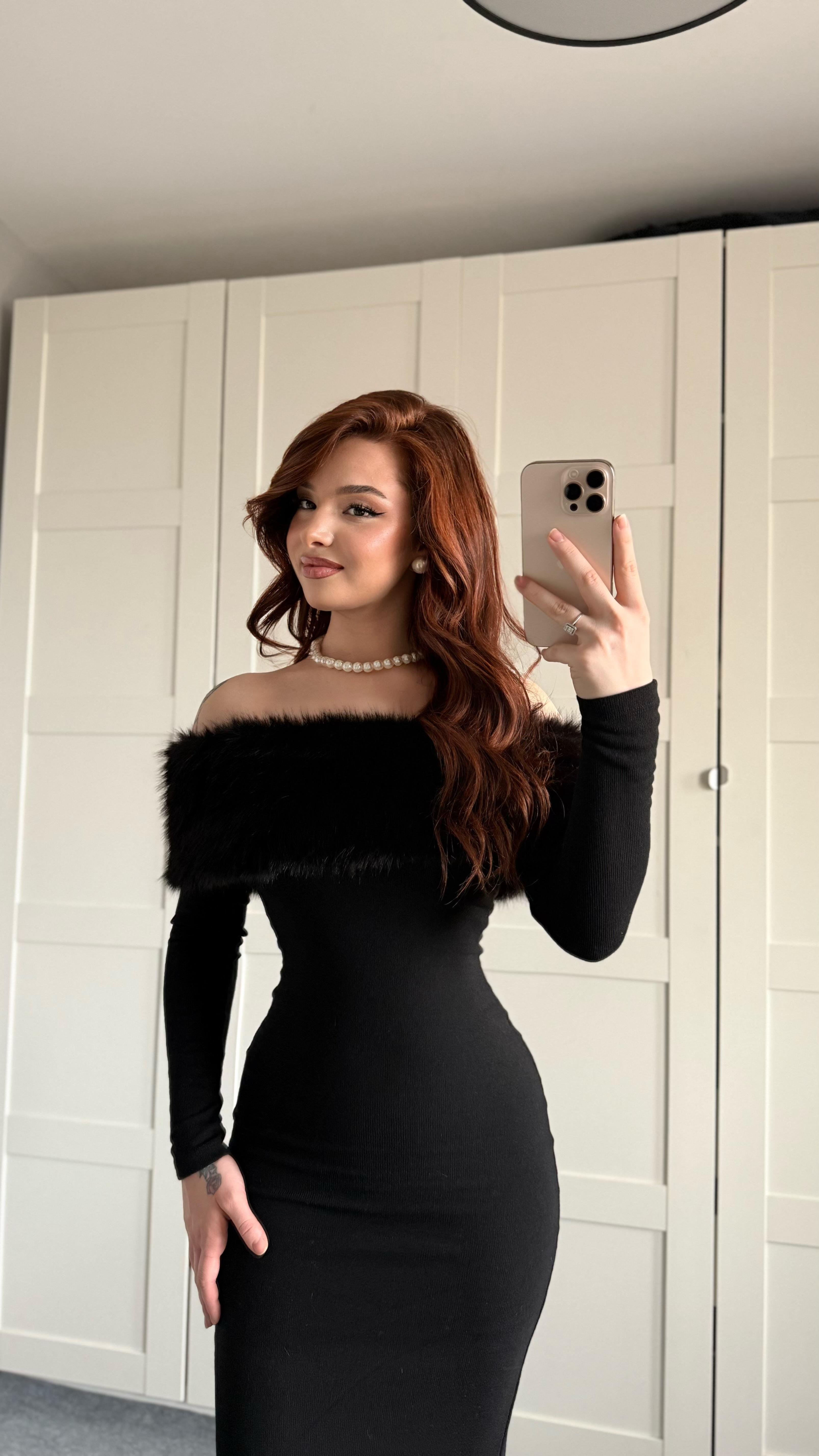 Madonna Kürk Yaka Siyah Elbise