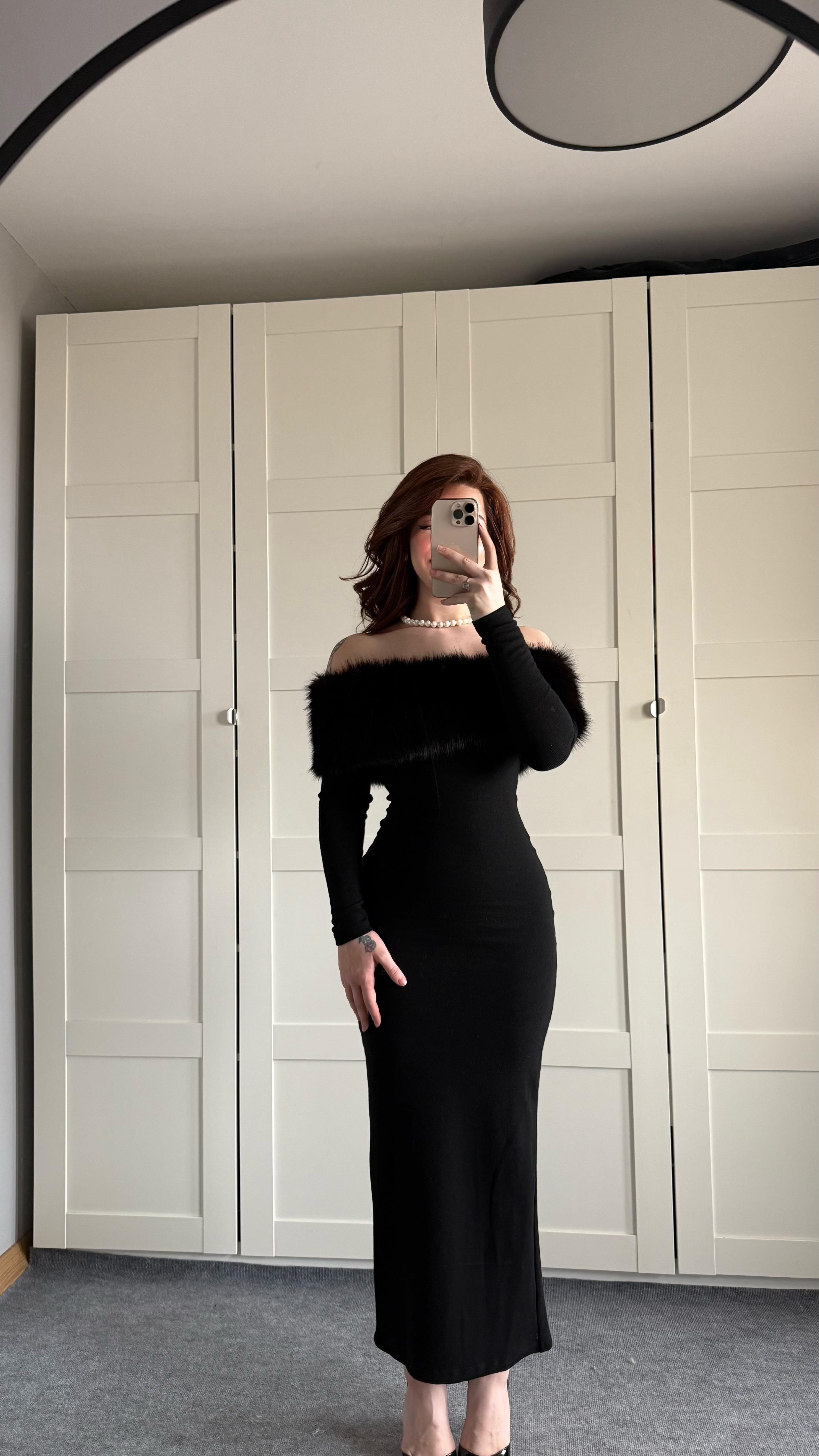Madonna Kürk Yaka Siyah Elbise