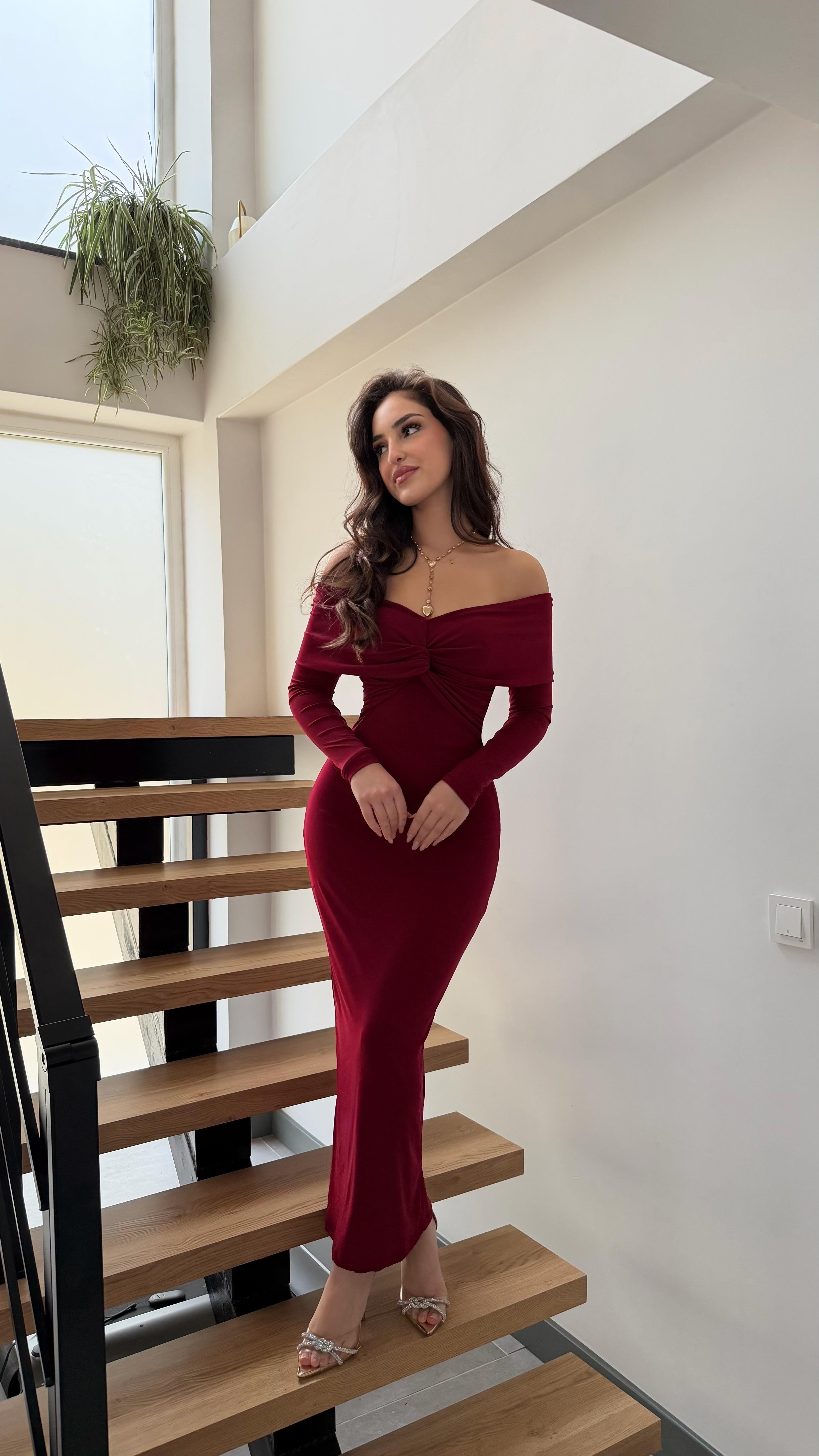 Madonna Yaka Burgu Sandy Uzun Elbise Bordo 
