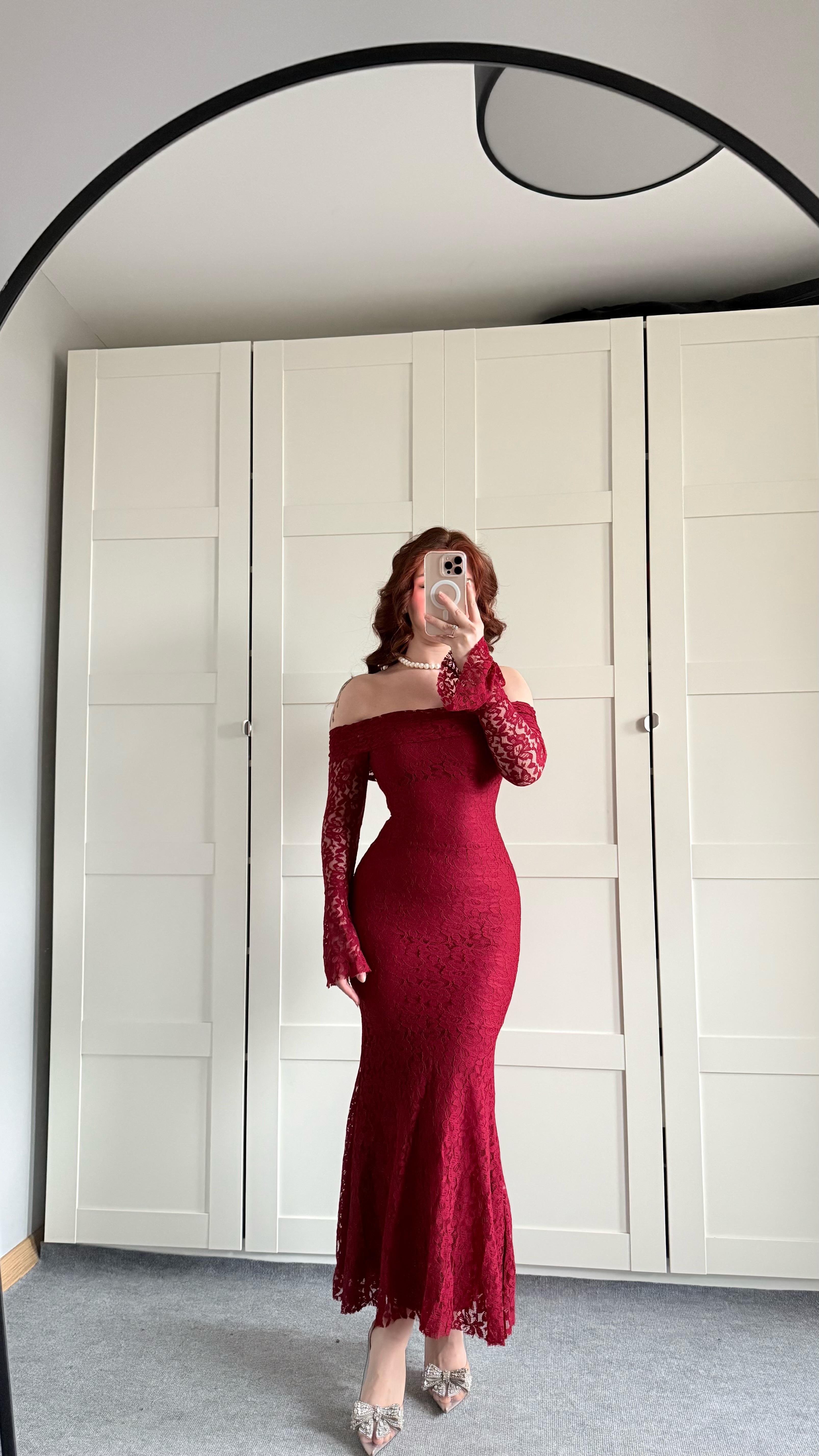 Madonna Yaka Dantel Uzun Elbise Bordo