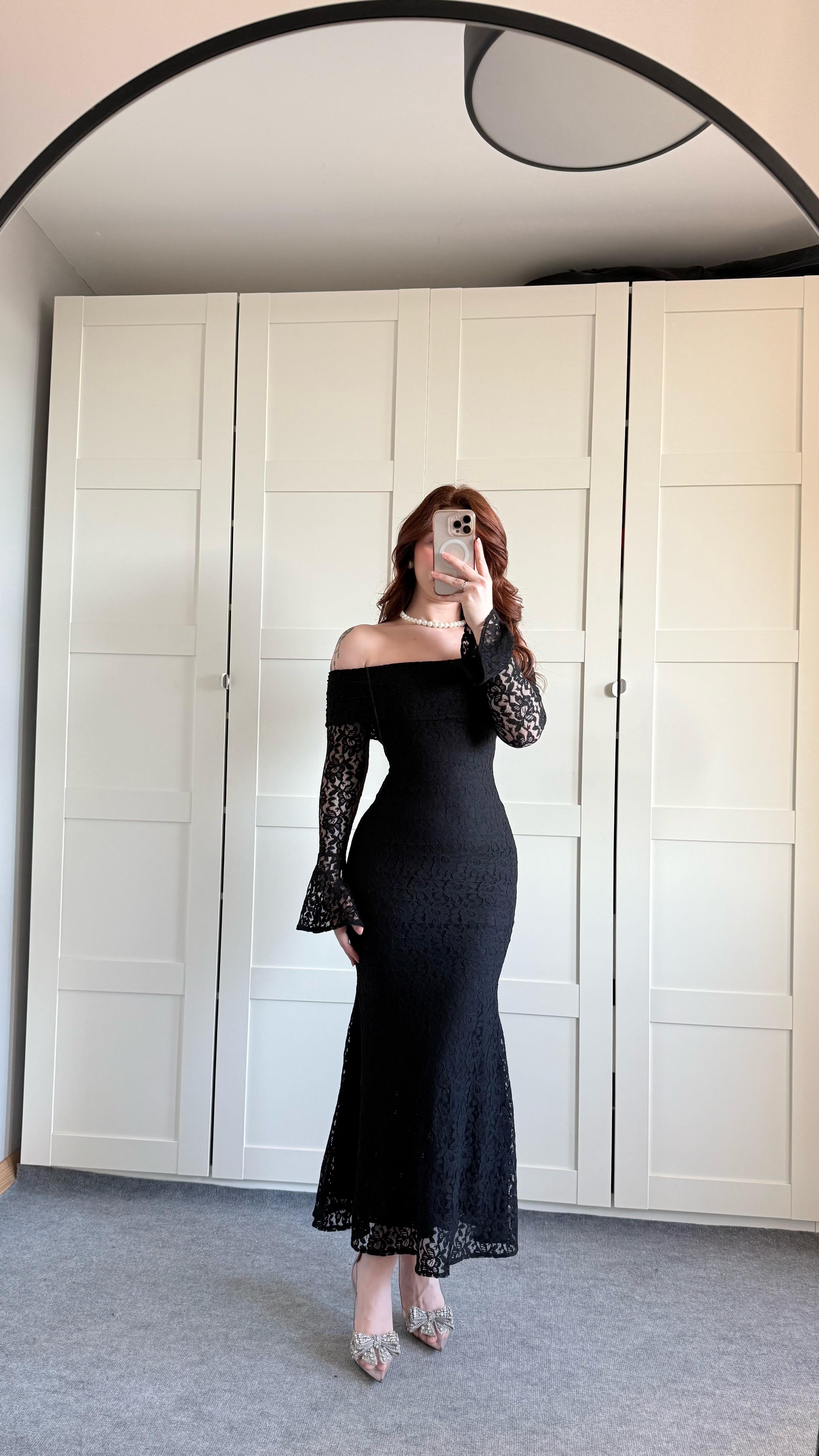 Madonna Yaka Dantel Uzun Elbise Siyah
