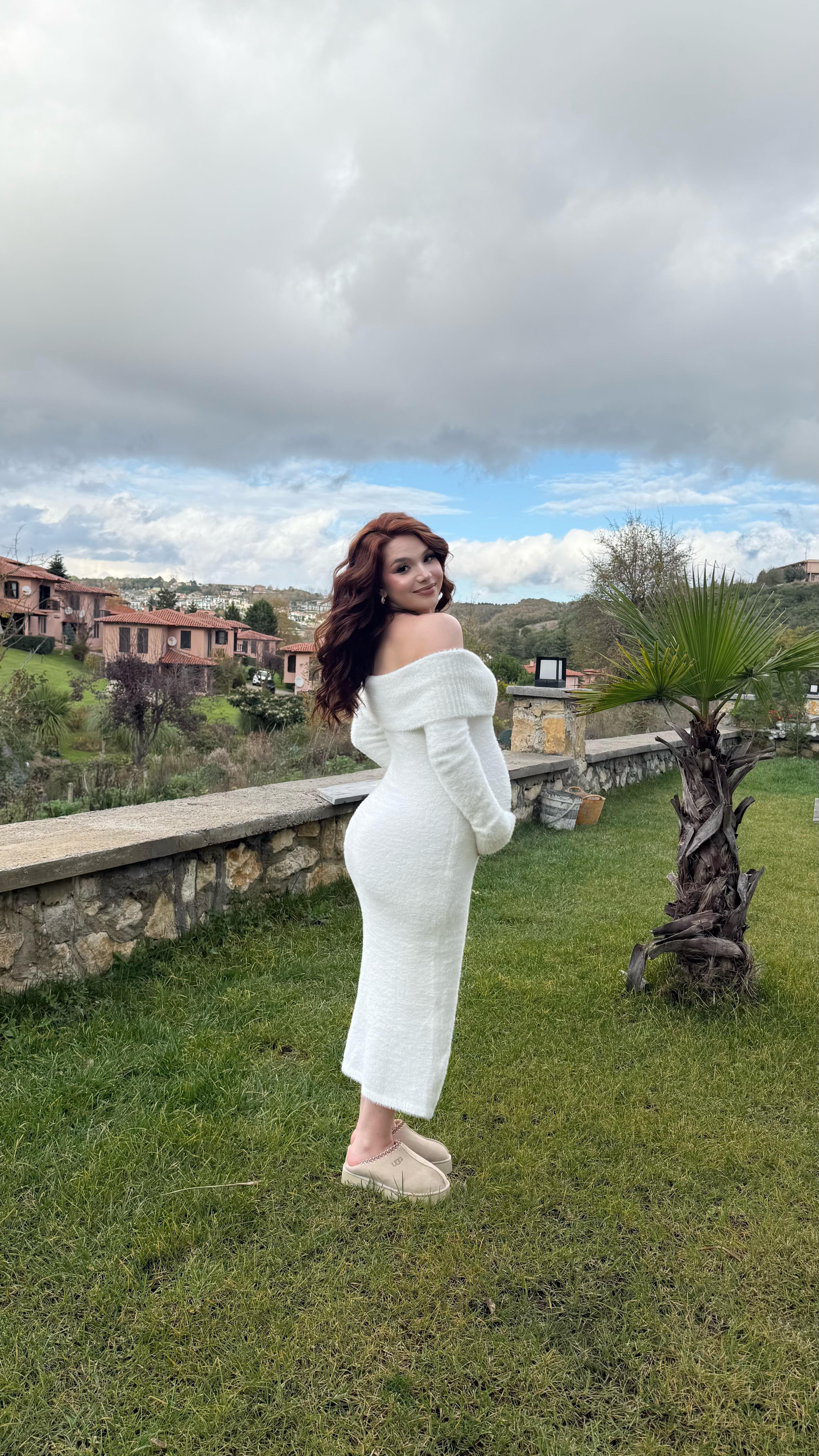 Madonna Yaka Peluş Elbise Beyaz