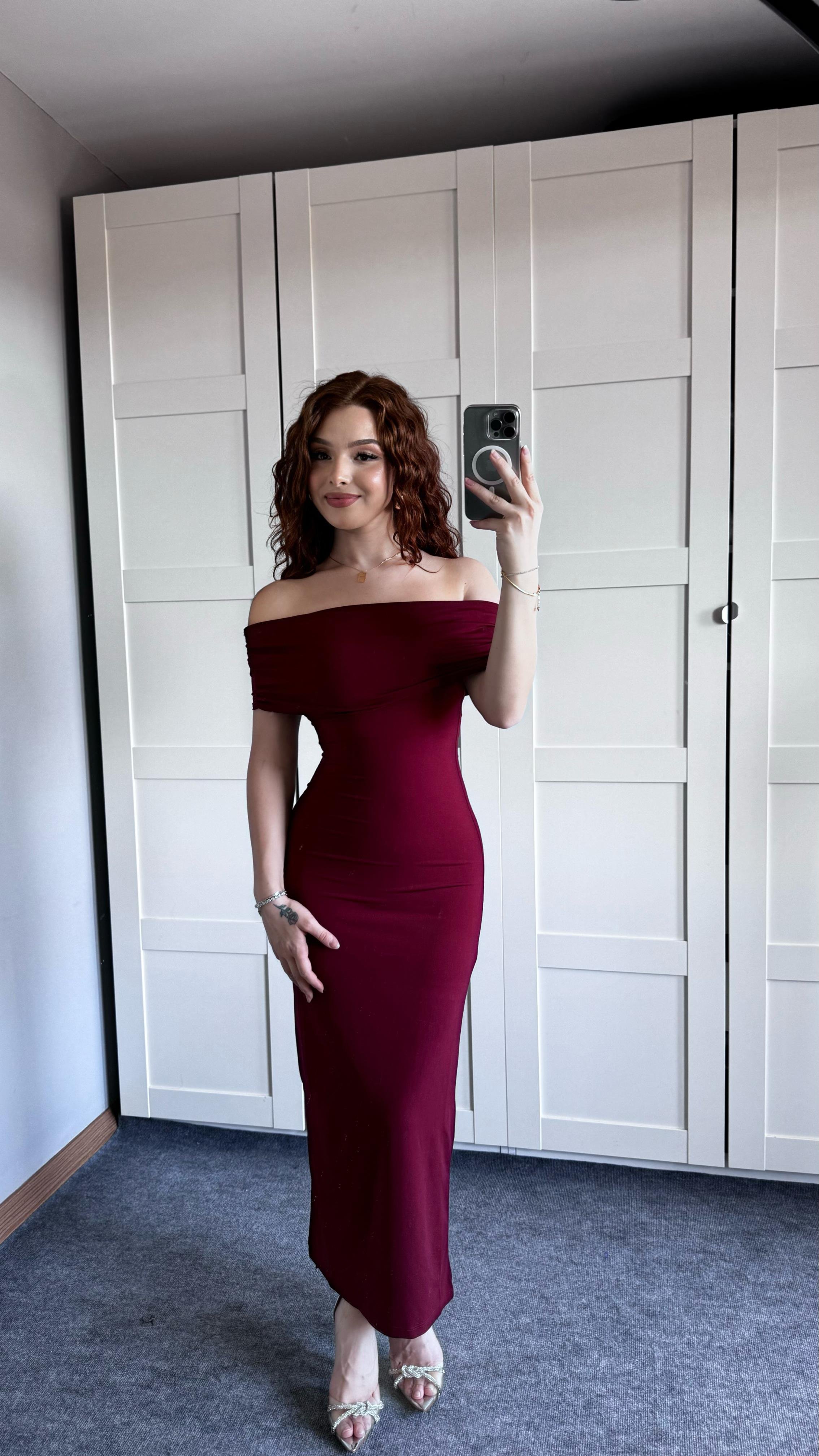 Madonna Yaka Uzun Bordo Elbise