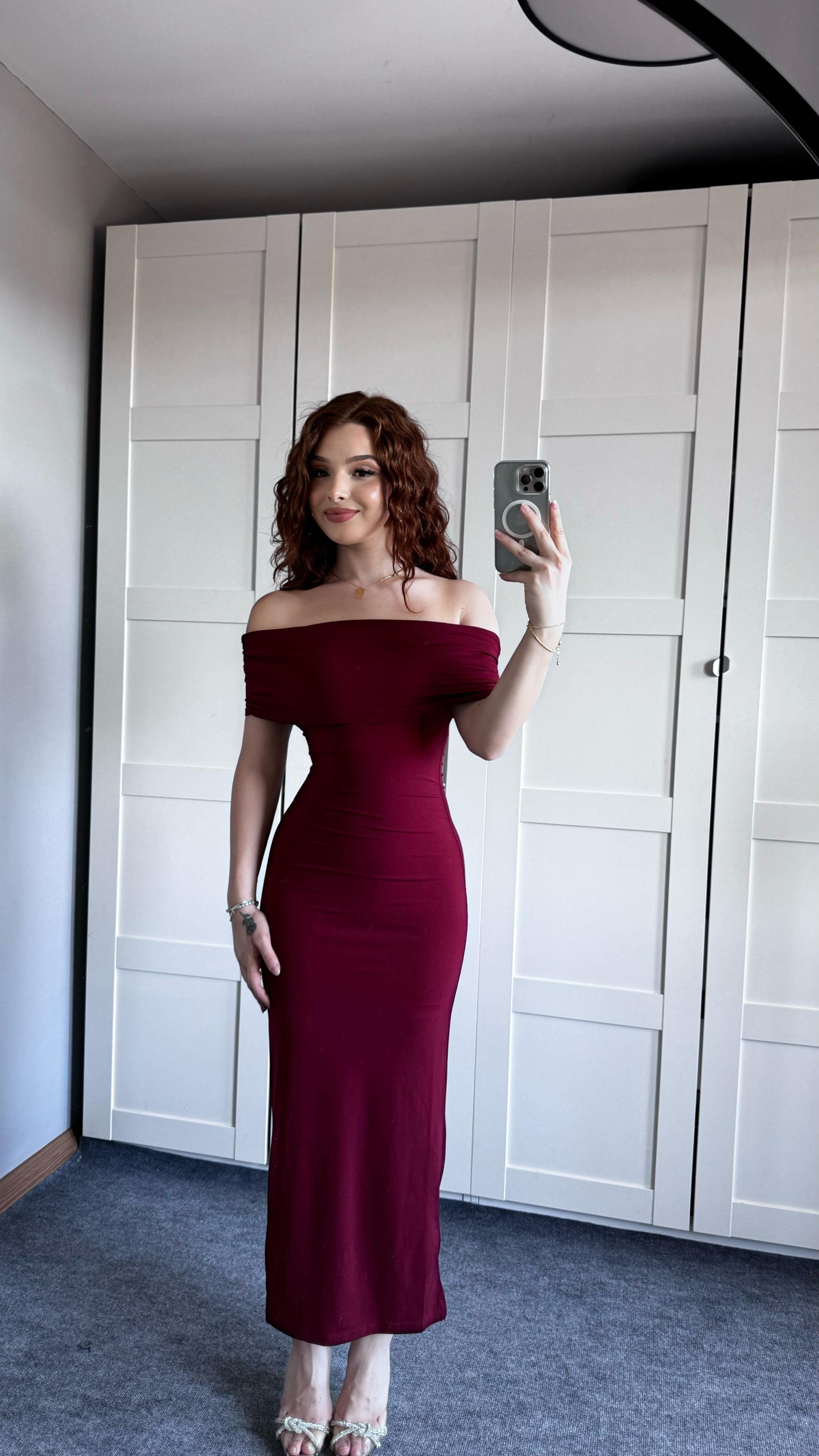 Madonna Yaka Uzun Bordo Elbise