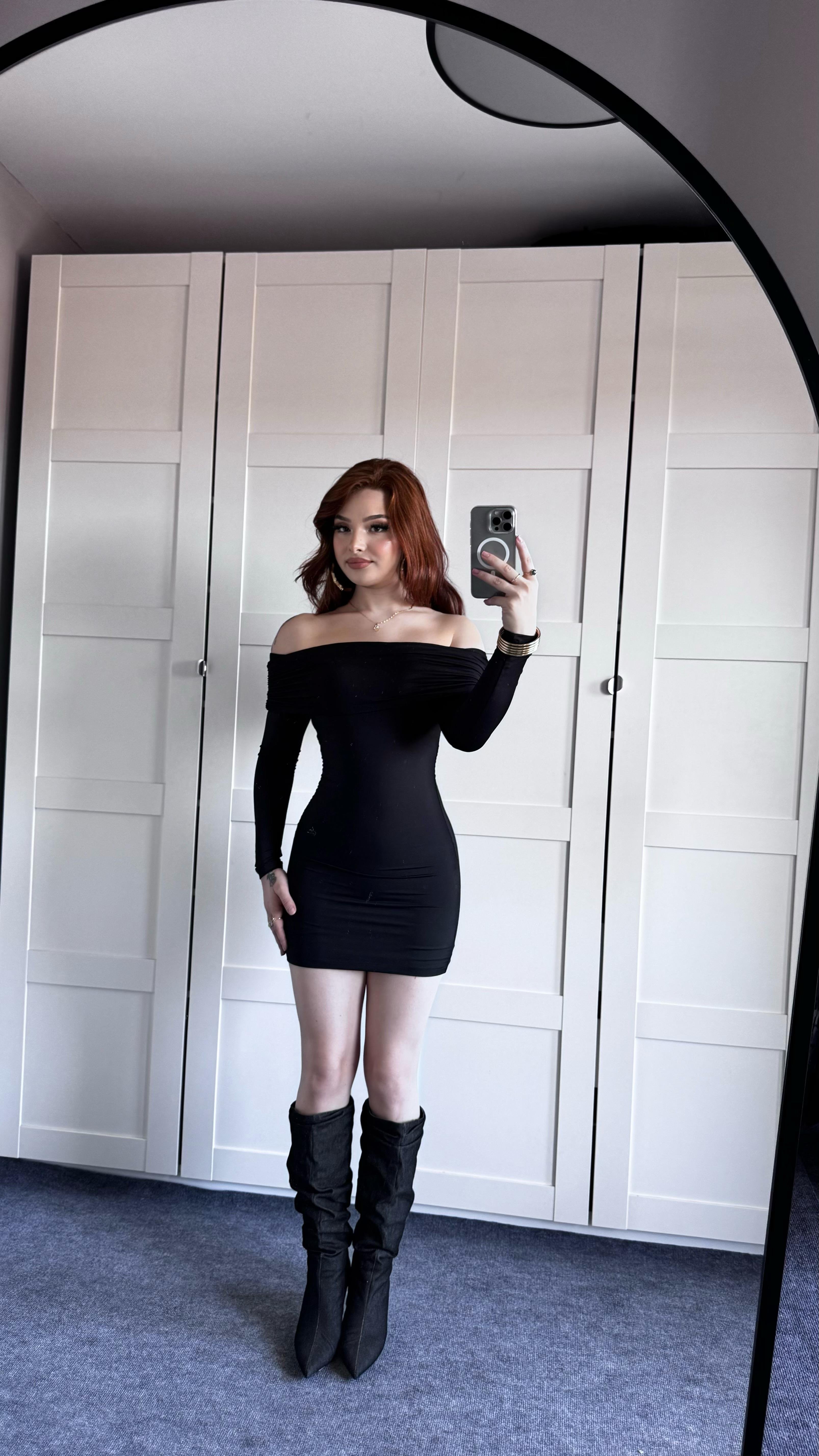 Madonna Yaka Uzun Kol Mini Elbise Siyah
