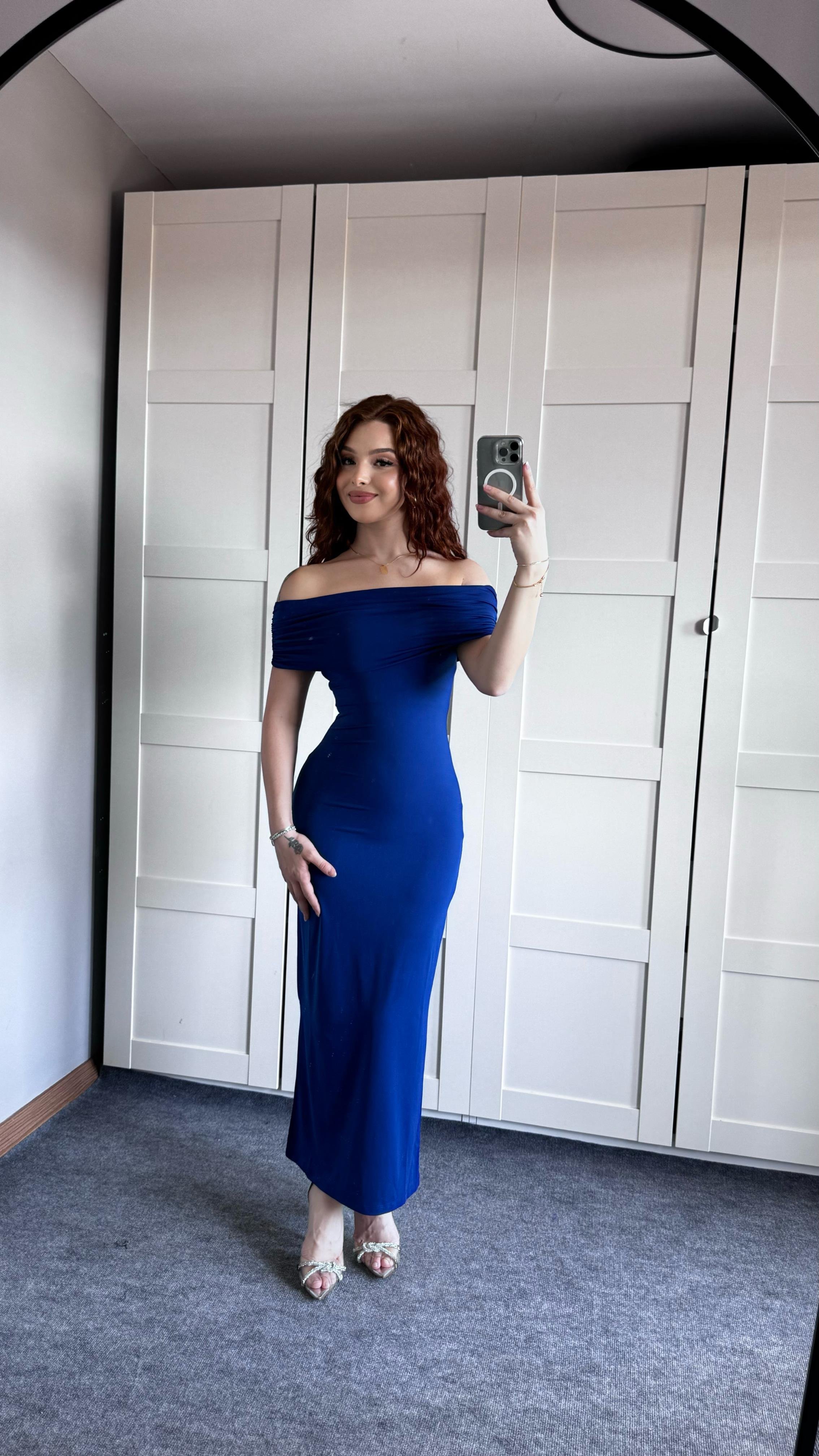 Madonna Yaka Uzun Mavi Elbise