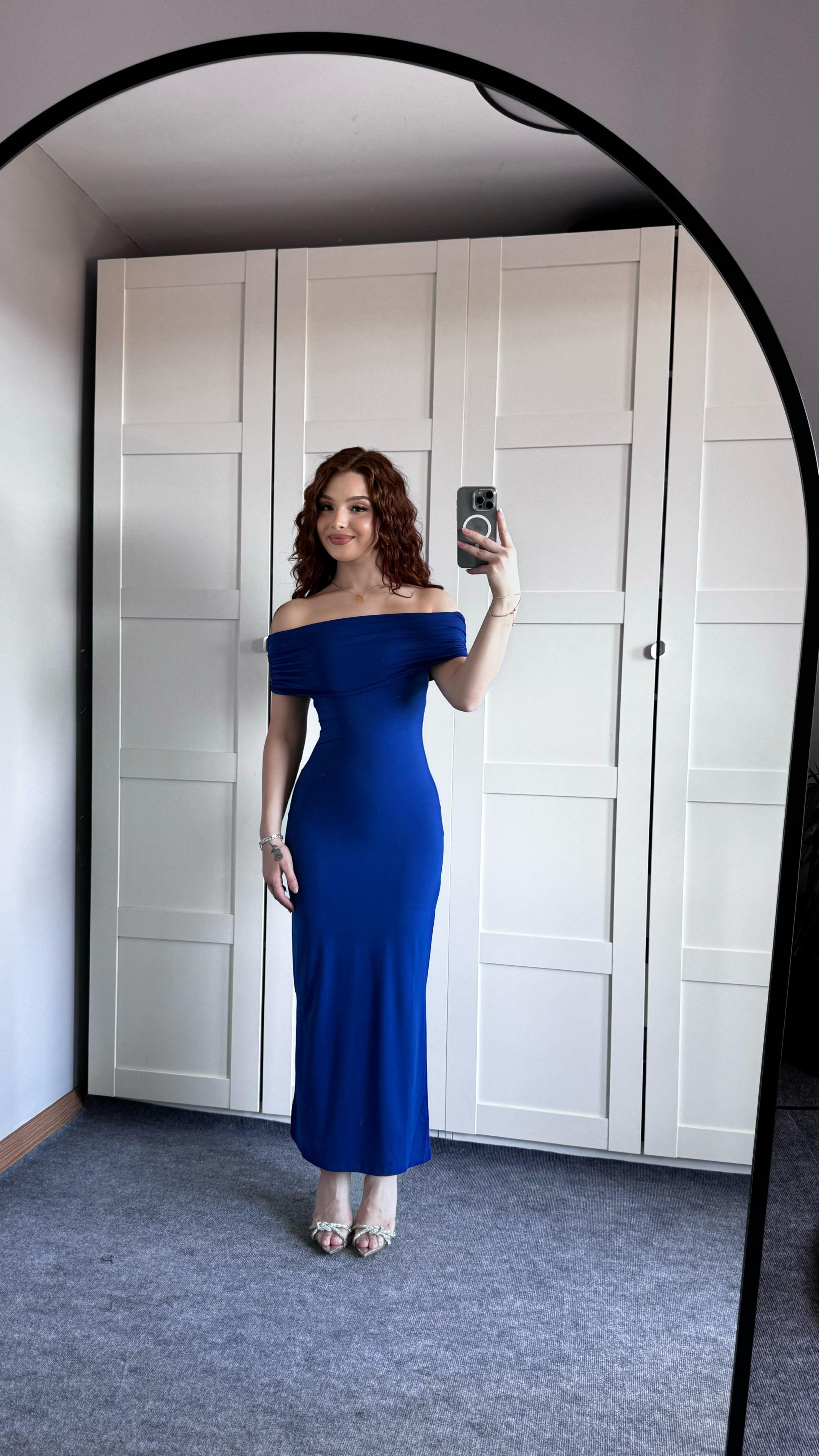 Madonna Yaka Uzun Mavi Elbise