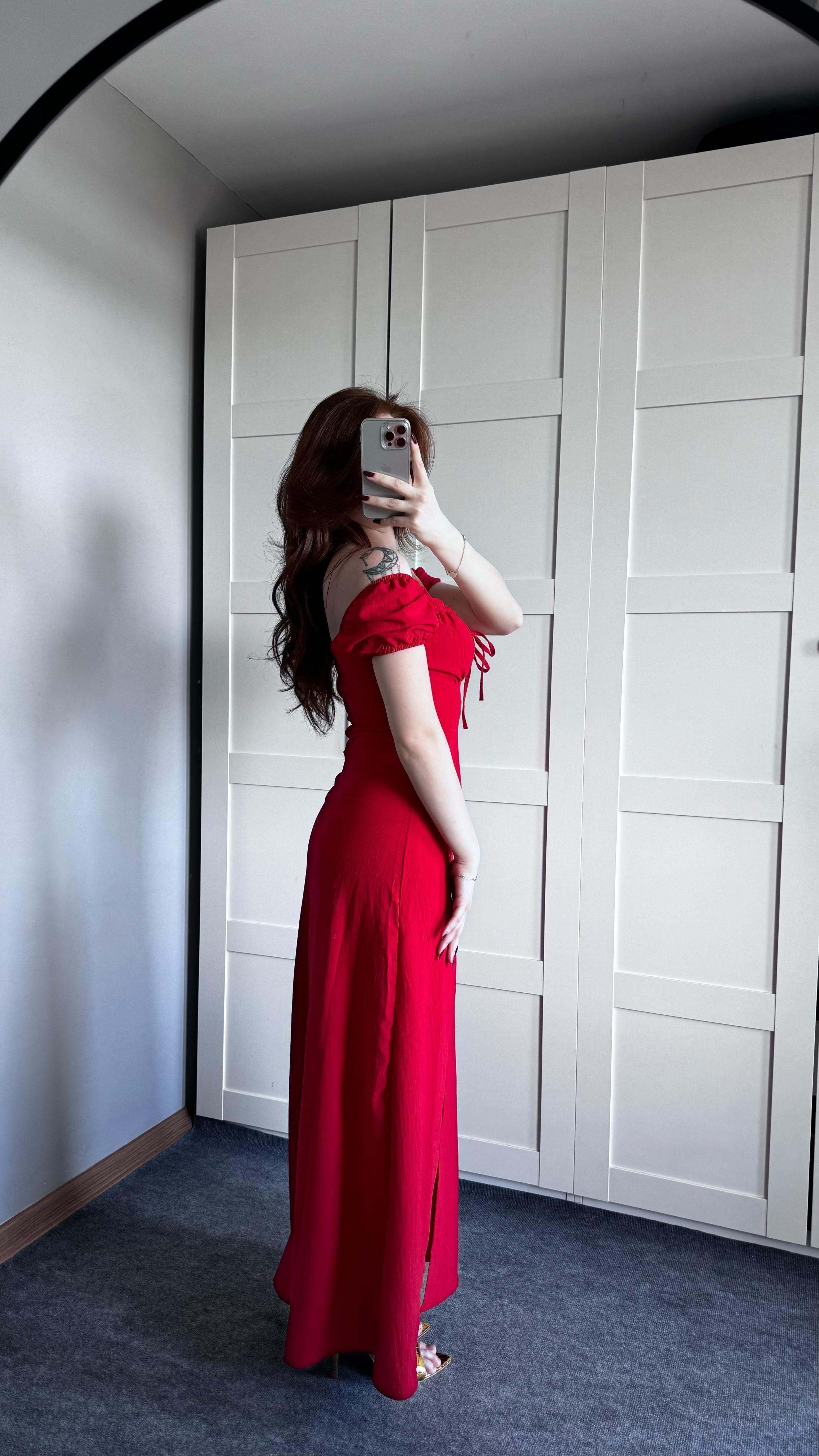 Maria Uzun Kırmızı Elbise