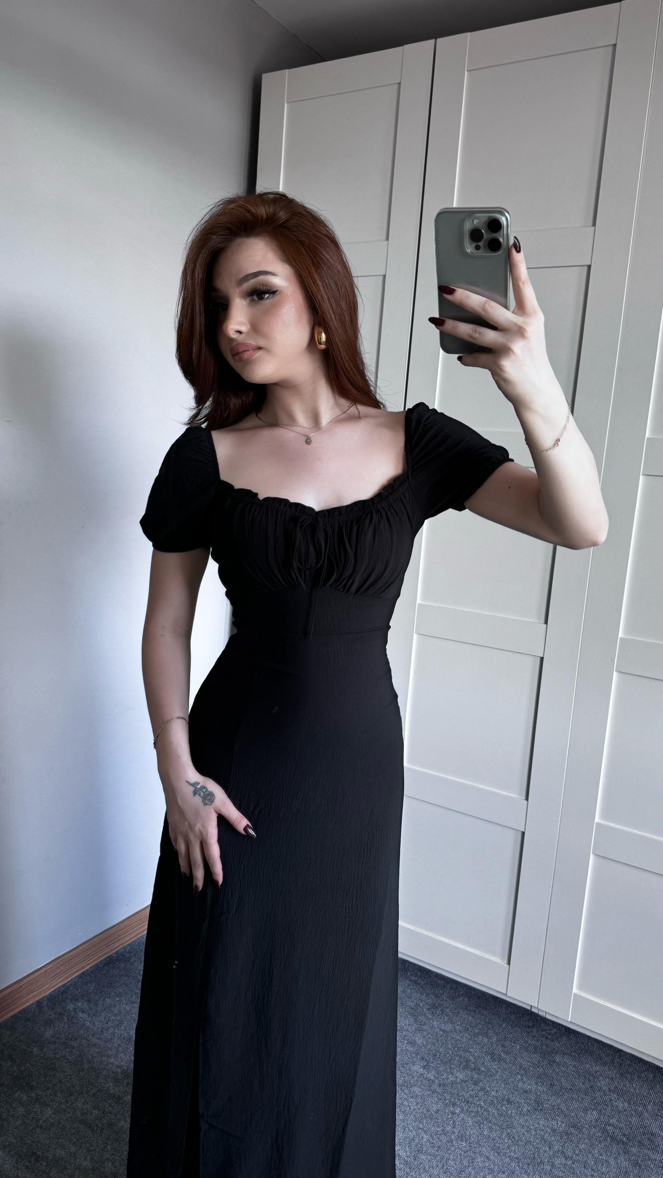 Maria Uzun Siyah Elbise