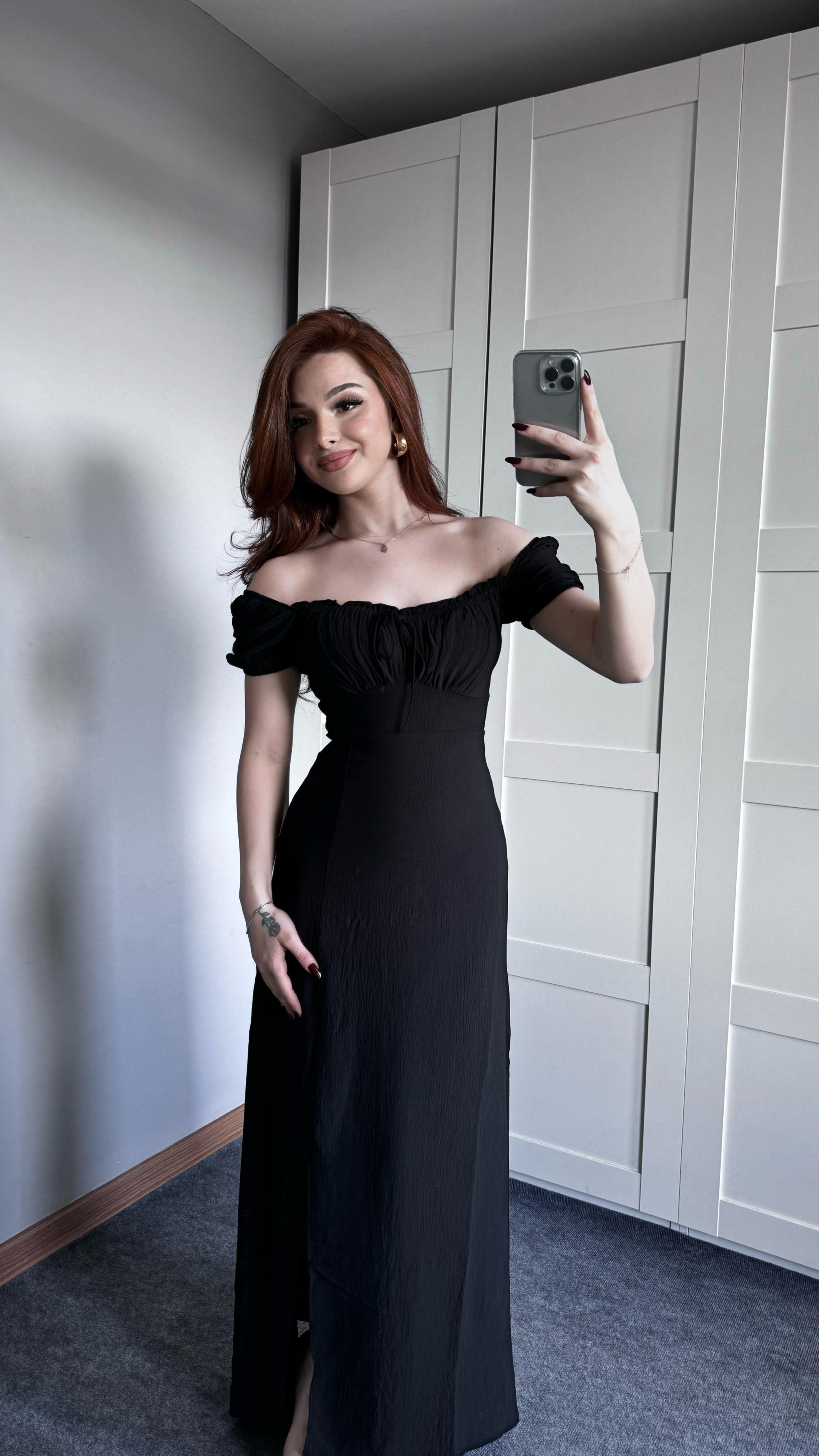Maria Uzun Siyah Elbise