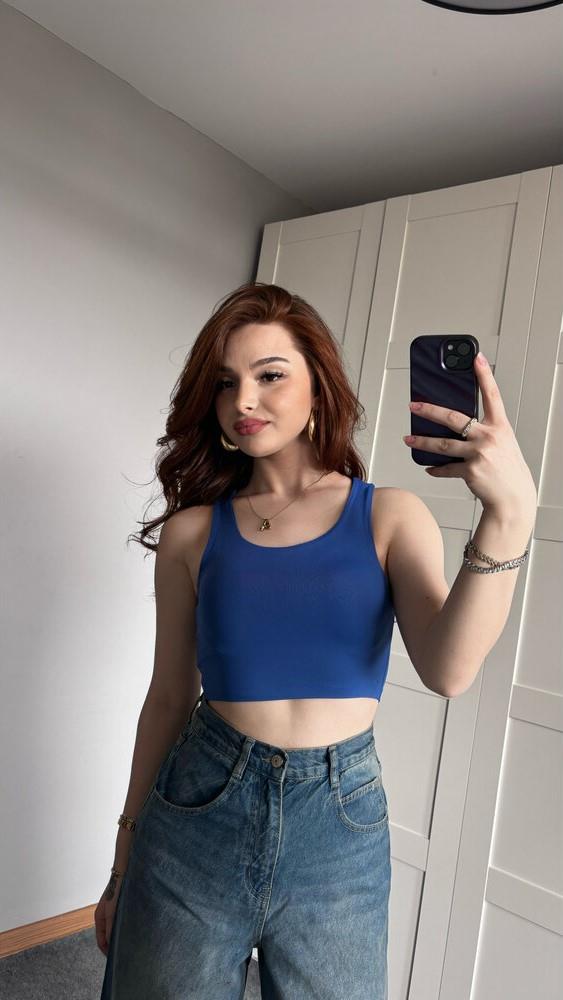Mavi U Yaka Crop