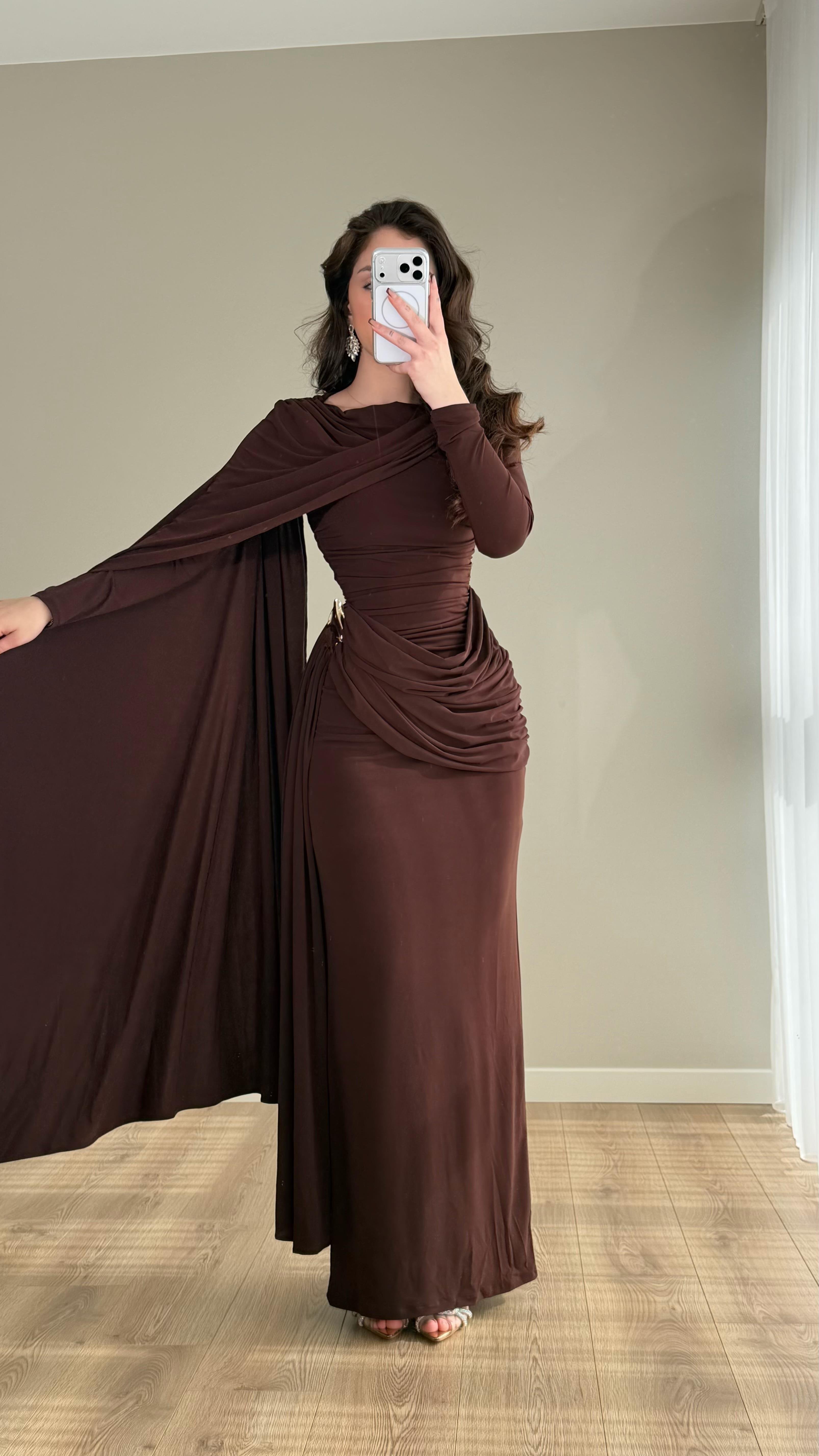 Melisandre Omuz Kuşaklı Elbise Kahverengi