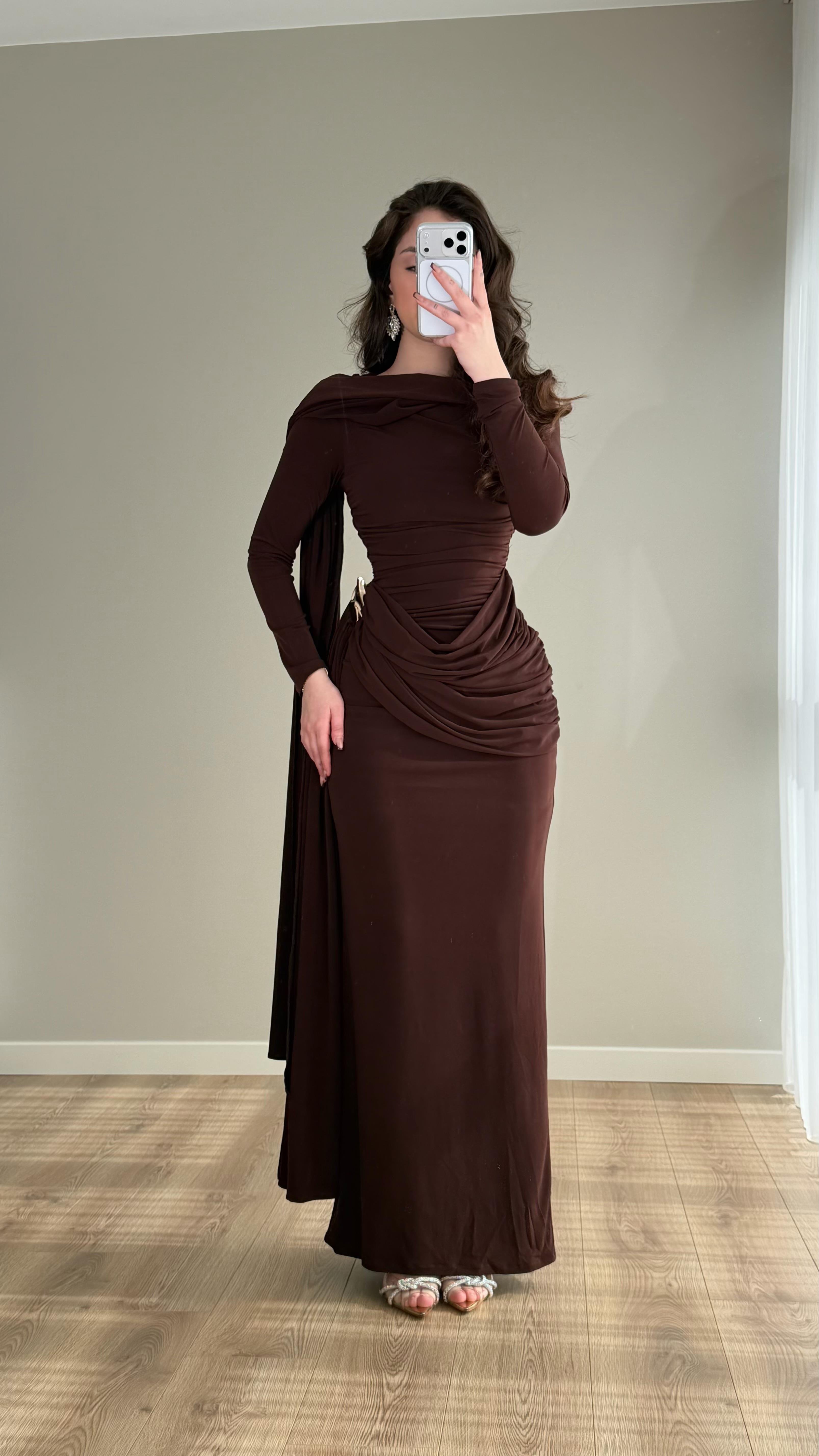 Melisandre Omuz Kuşaklı Elbise Kahverengi