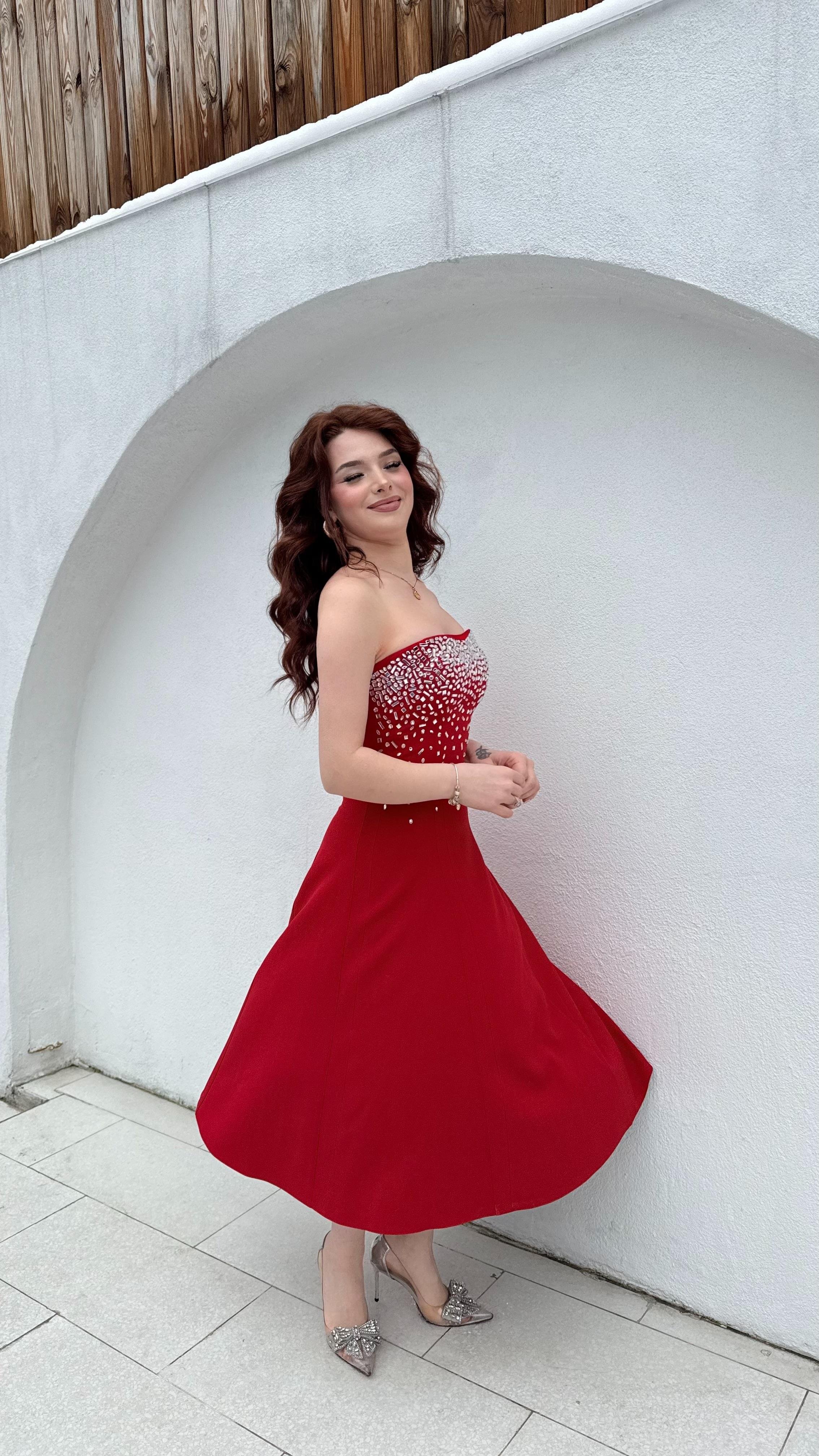 Merida Straplez Taşlı Midi Abiye Kırmızı
