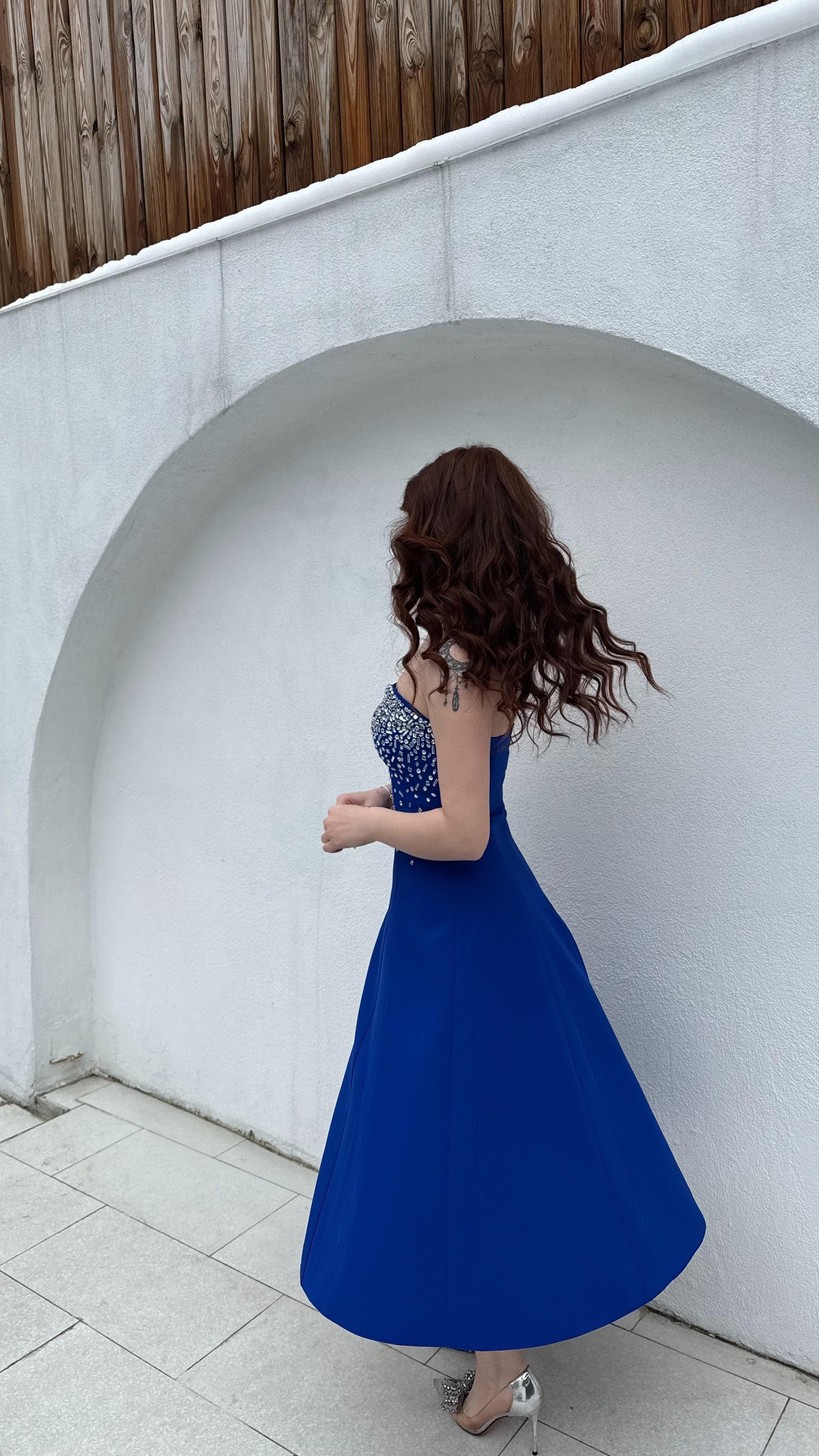 Merida Straplez Taşlı Midi Abiye Saks