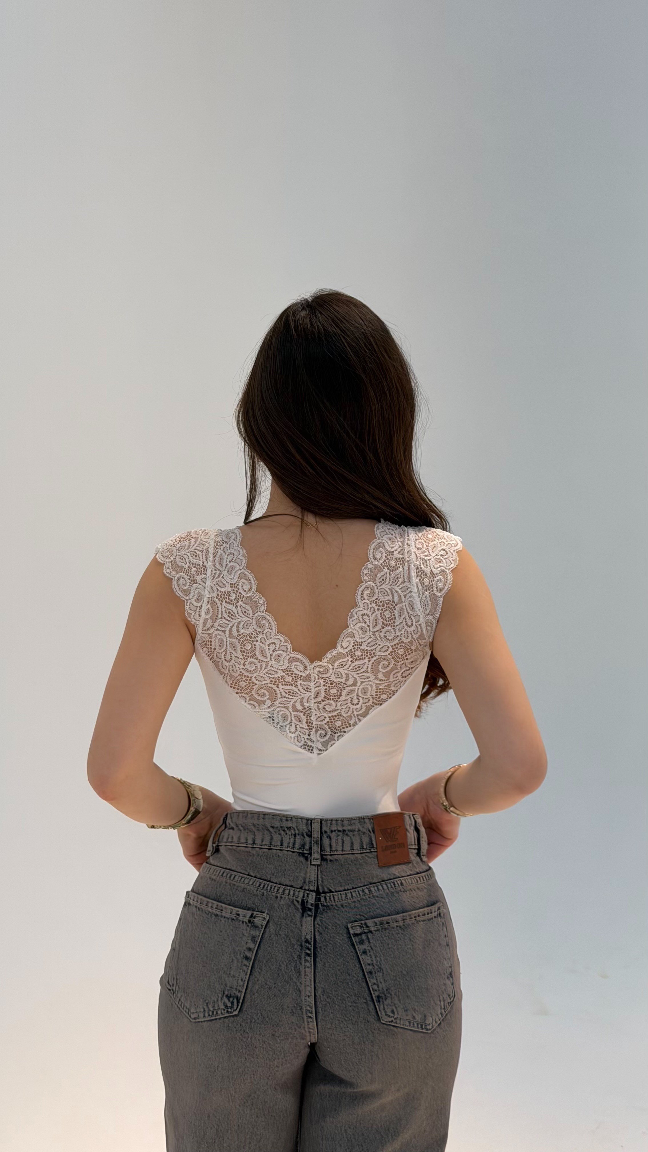 Nostaljik V Yaka Dantel Bodysuit Beyaz