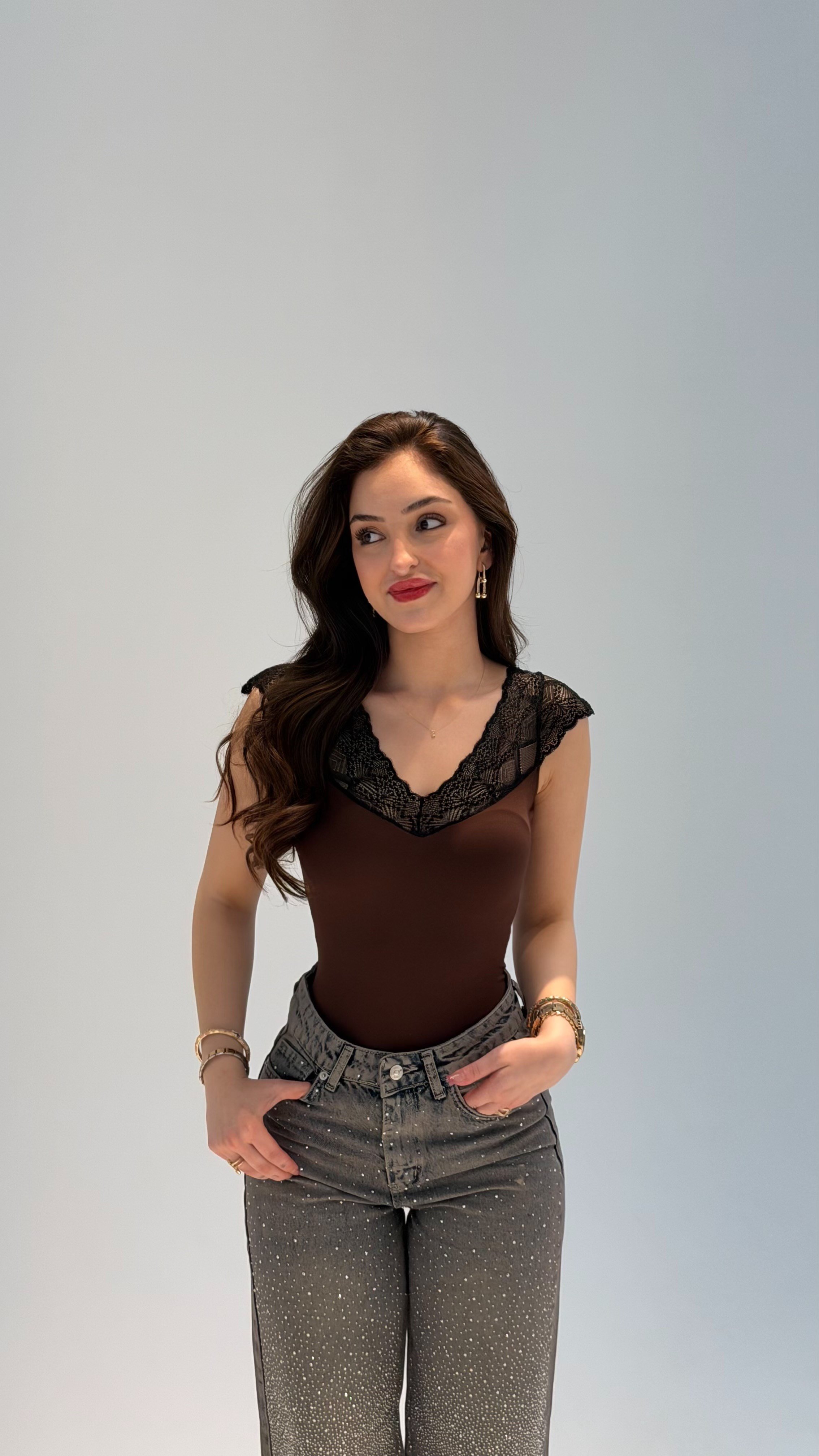 Nostaljik V Yaka Dantel Bodysuit Kahverengi