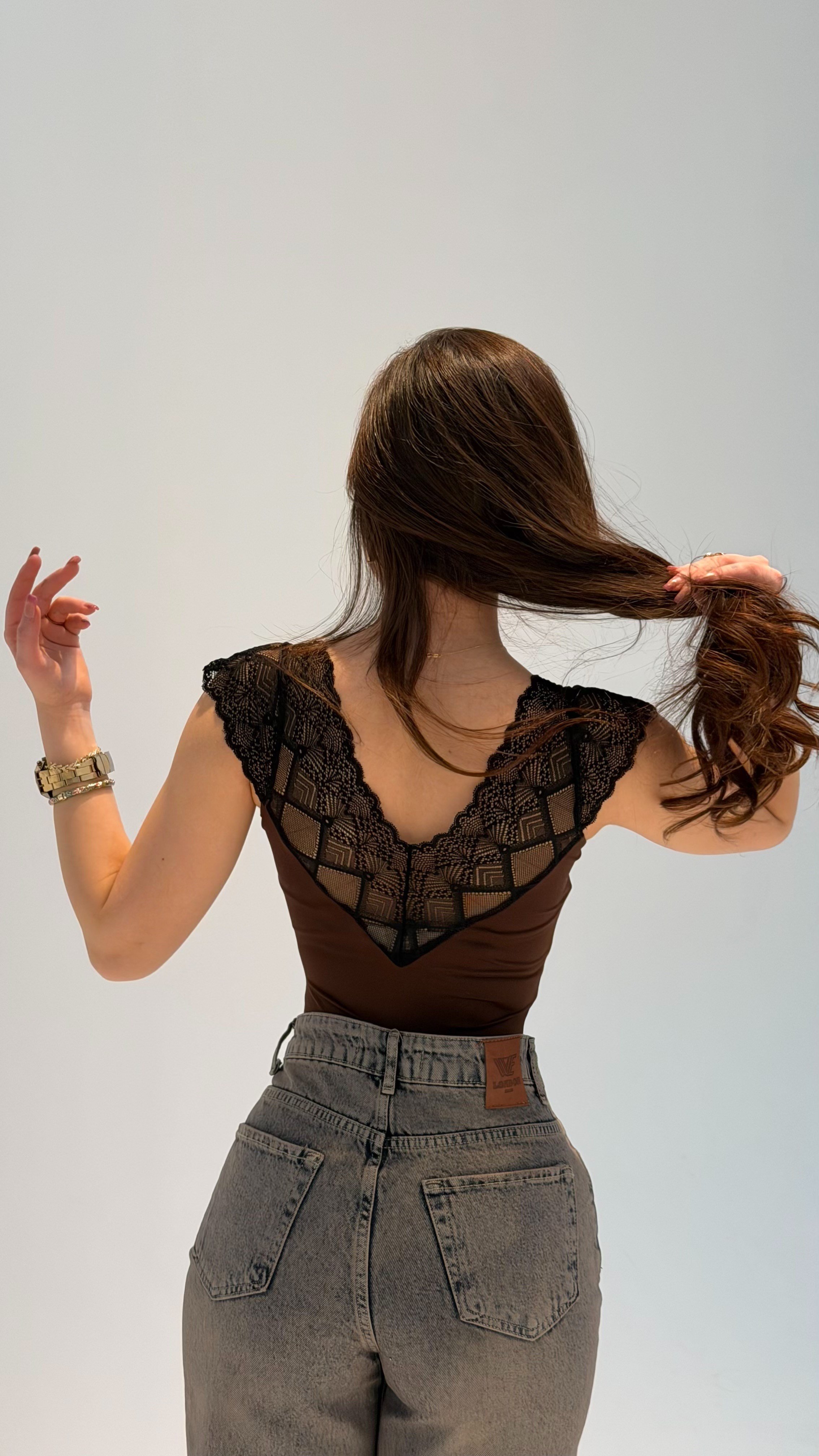 Nostaljik V Yaka Dantel Bodysuit Kahverengi