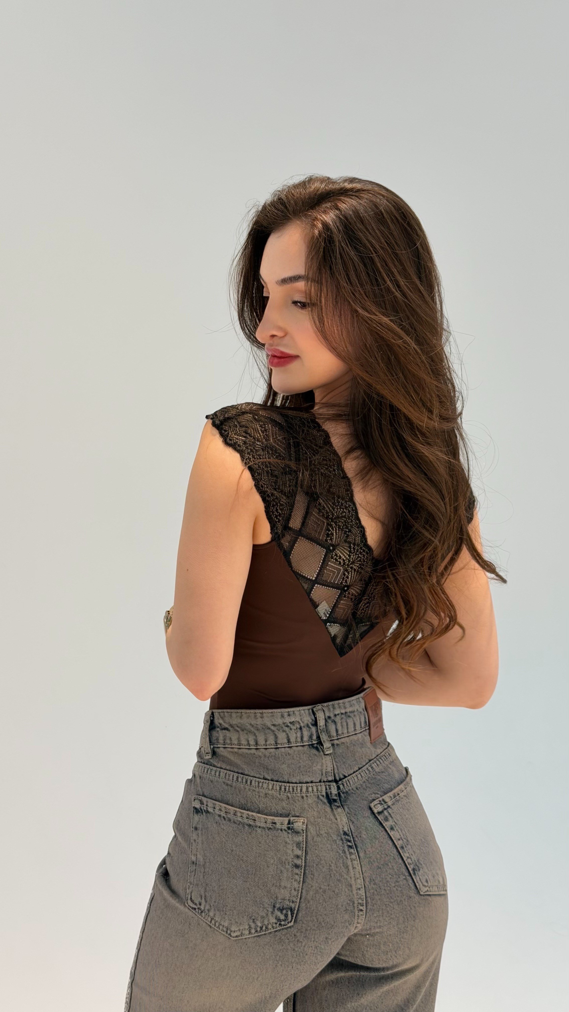 Nostaljik V Yaka Dantel Bodysuit Kahverengi