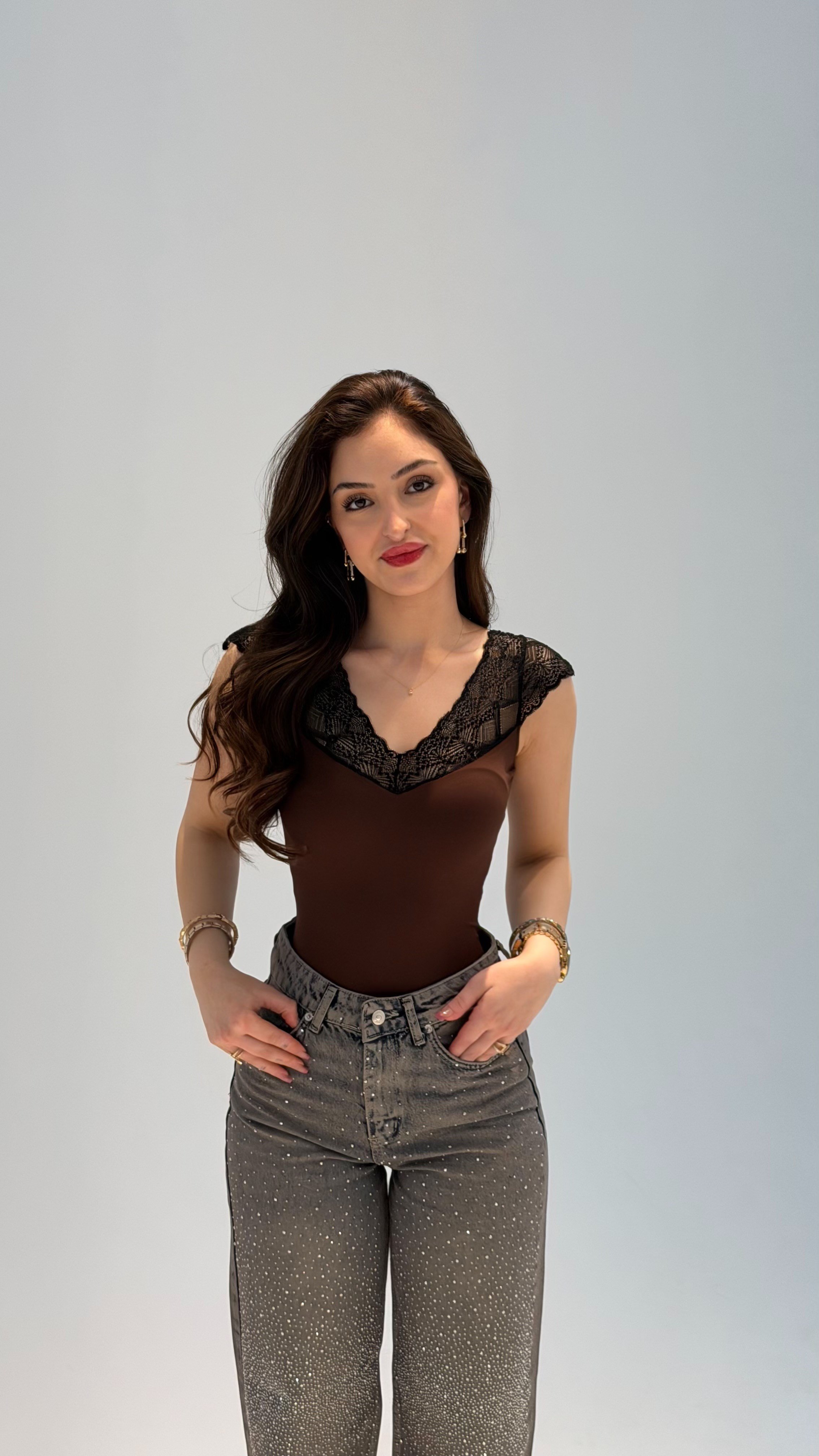 Nostaljik V Yaka Dantel Bodysuit Kahverengi