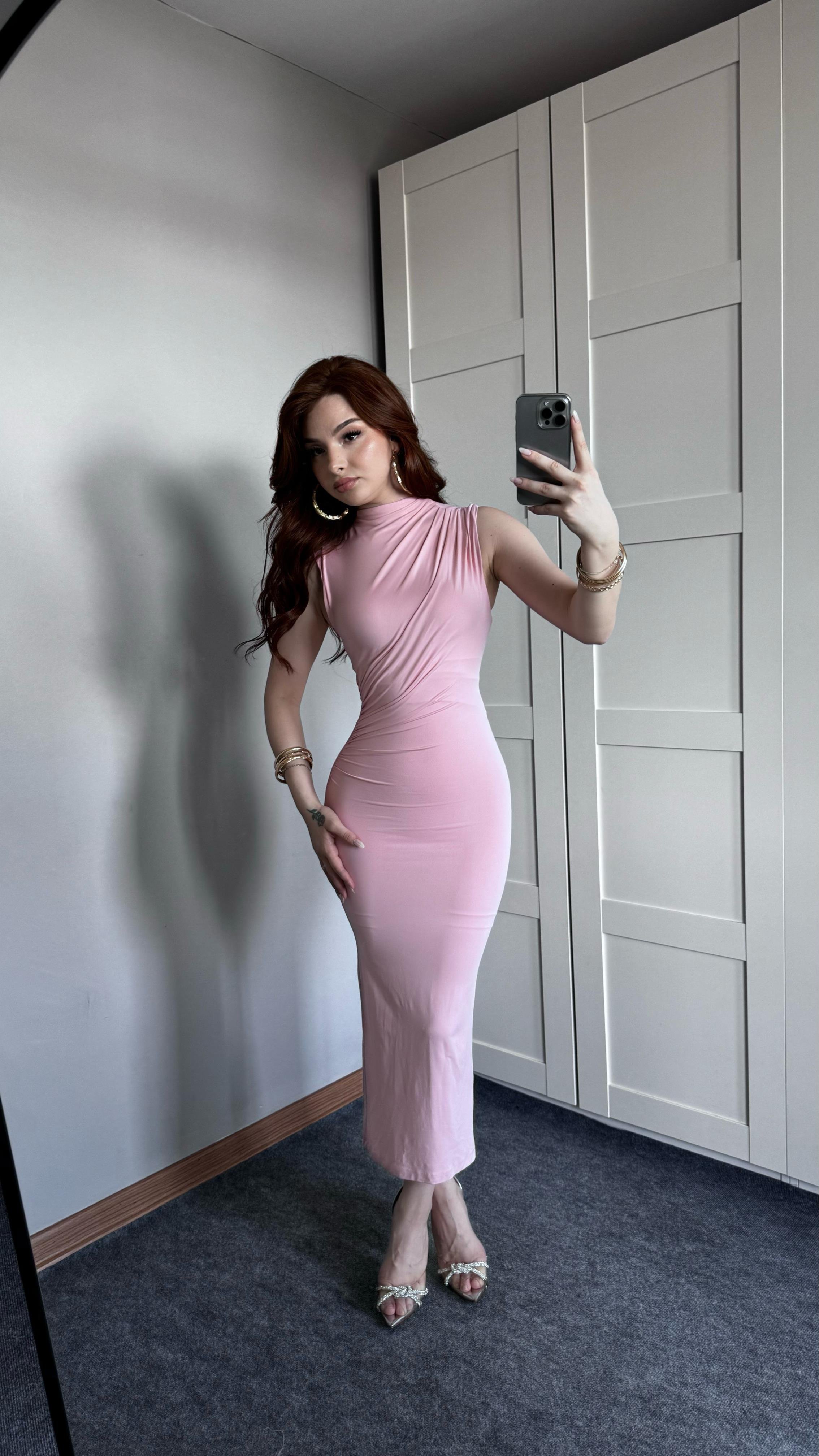 Omuz Ve Bel Büzgülü Pembe Elbise