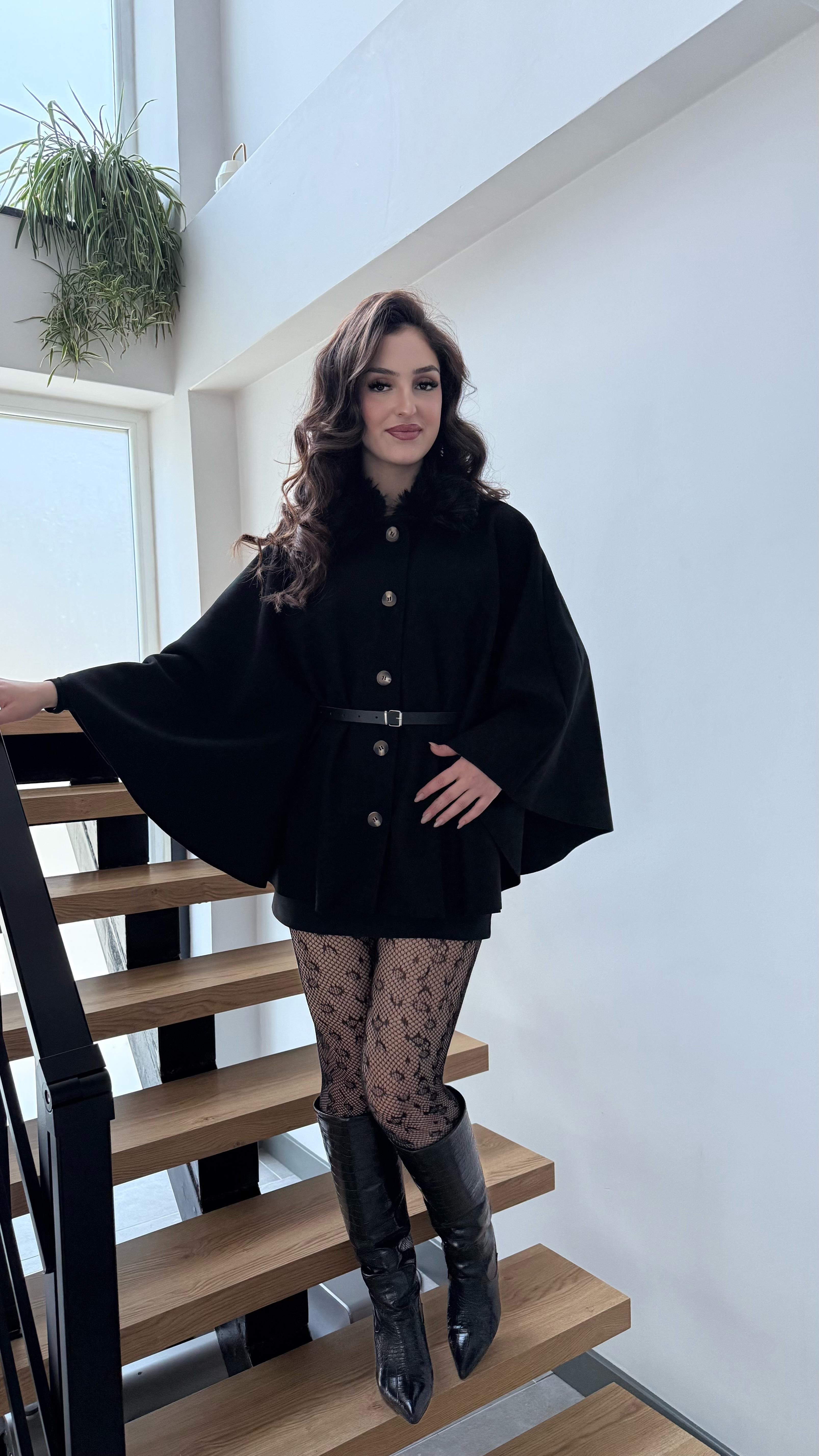 Önden Düğmeli Kürk Yaka Panço Siyah
