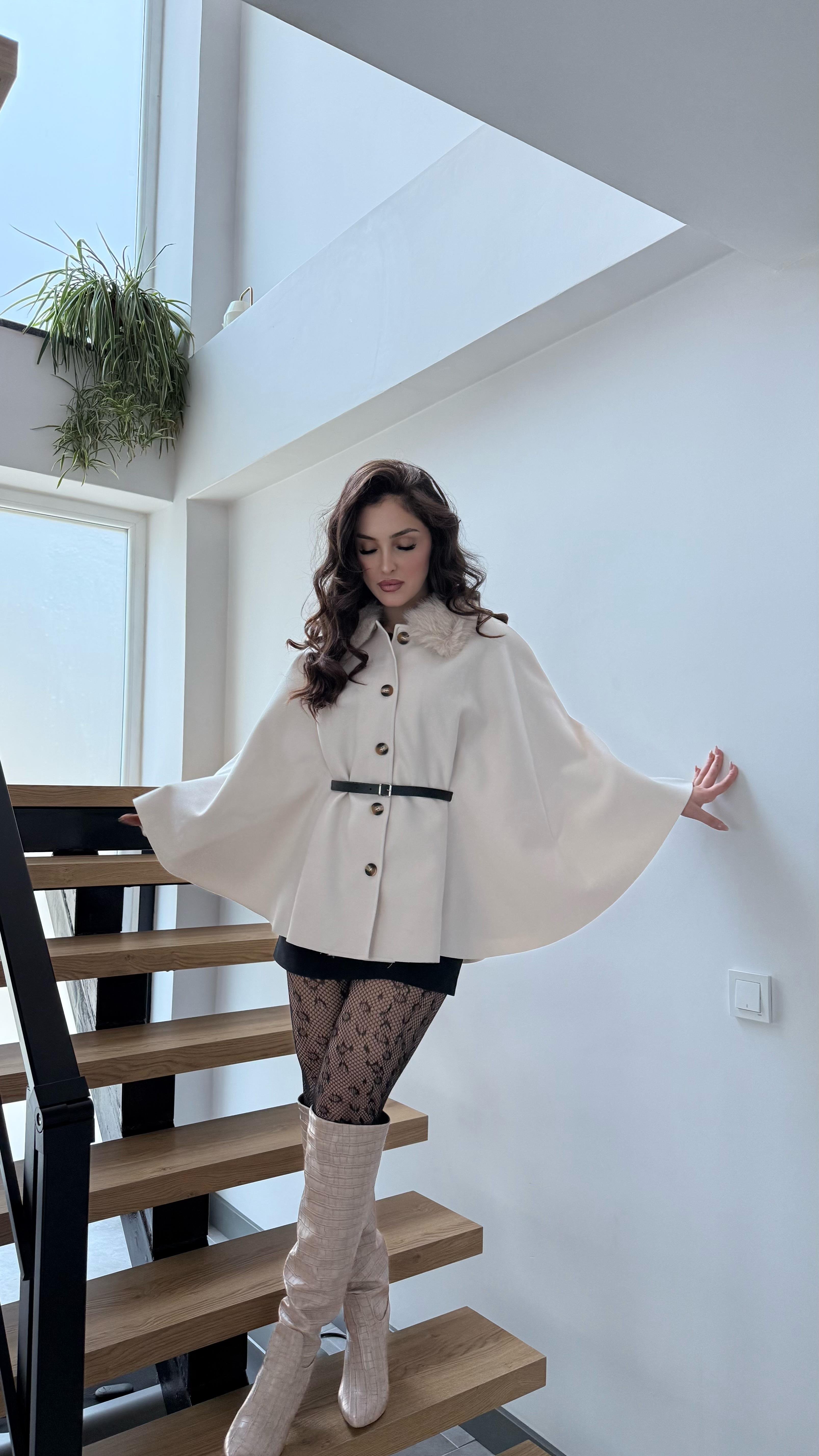 Önden Düğmeli Kürk Yaka Panço Taş