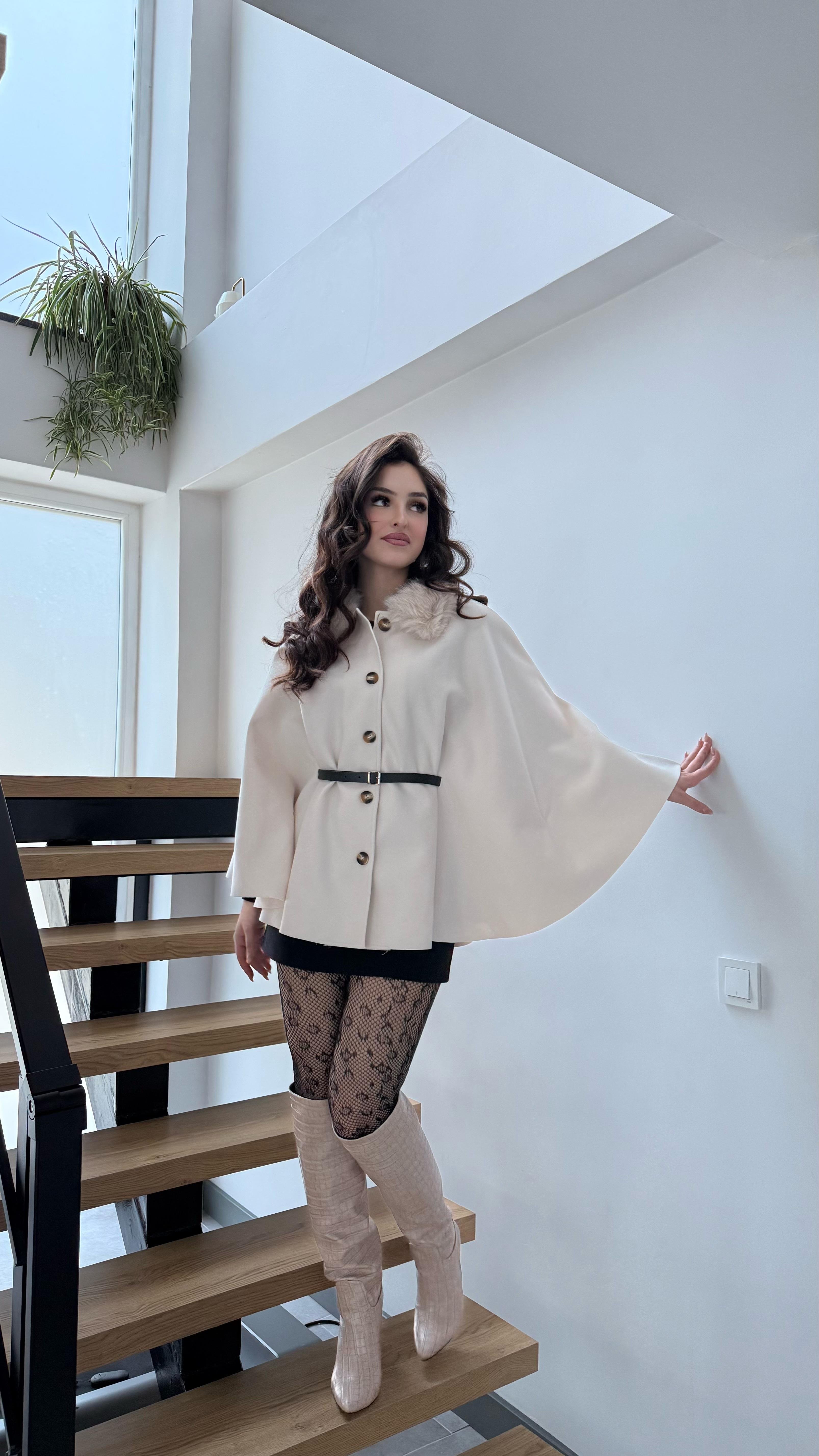 Önden Düğmeli Kürk Yaka Panço Taş