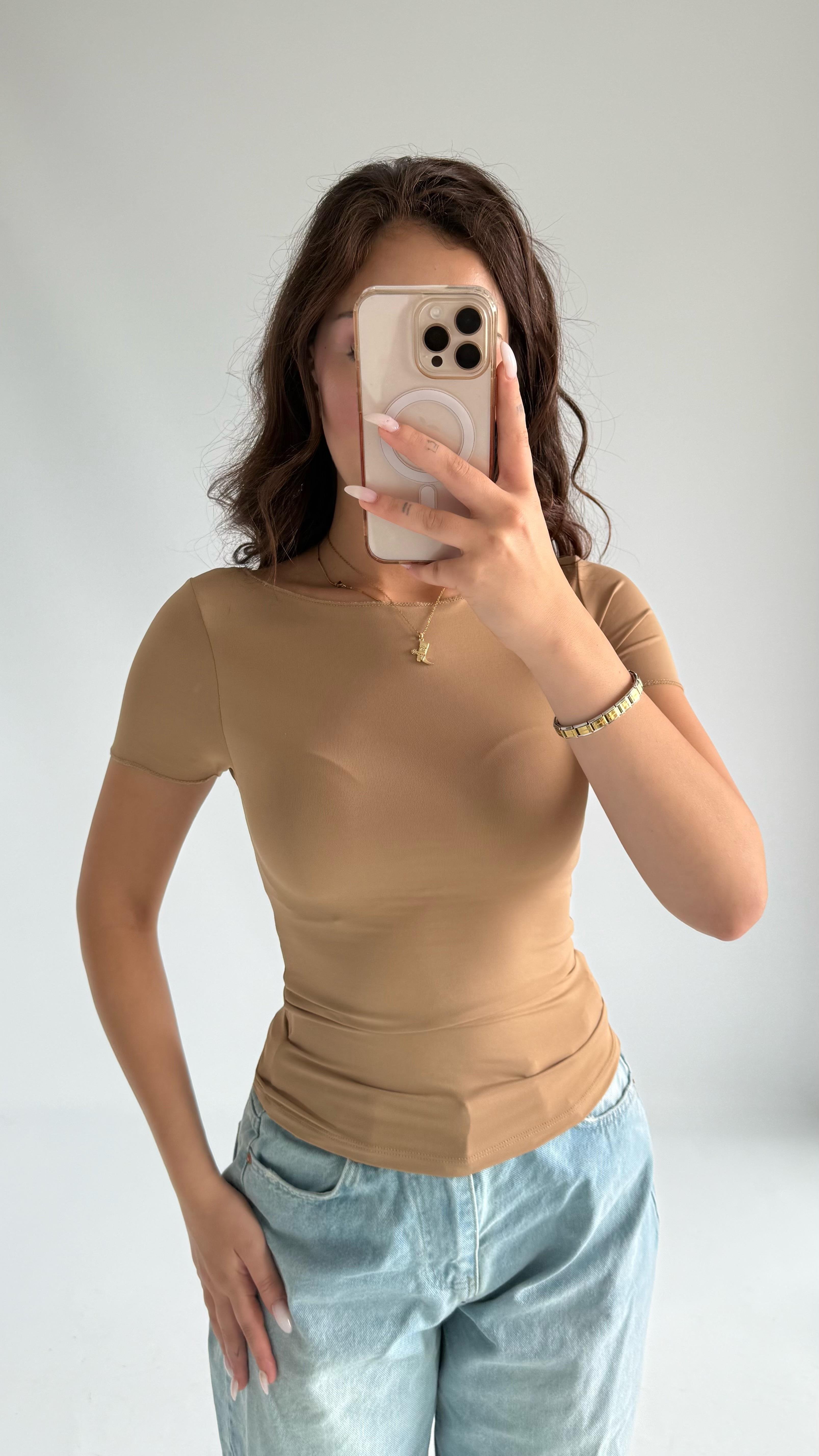Oval Yaka Vücuda Oturan Tişört Bej