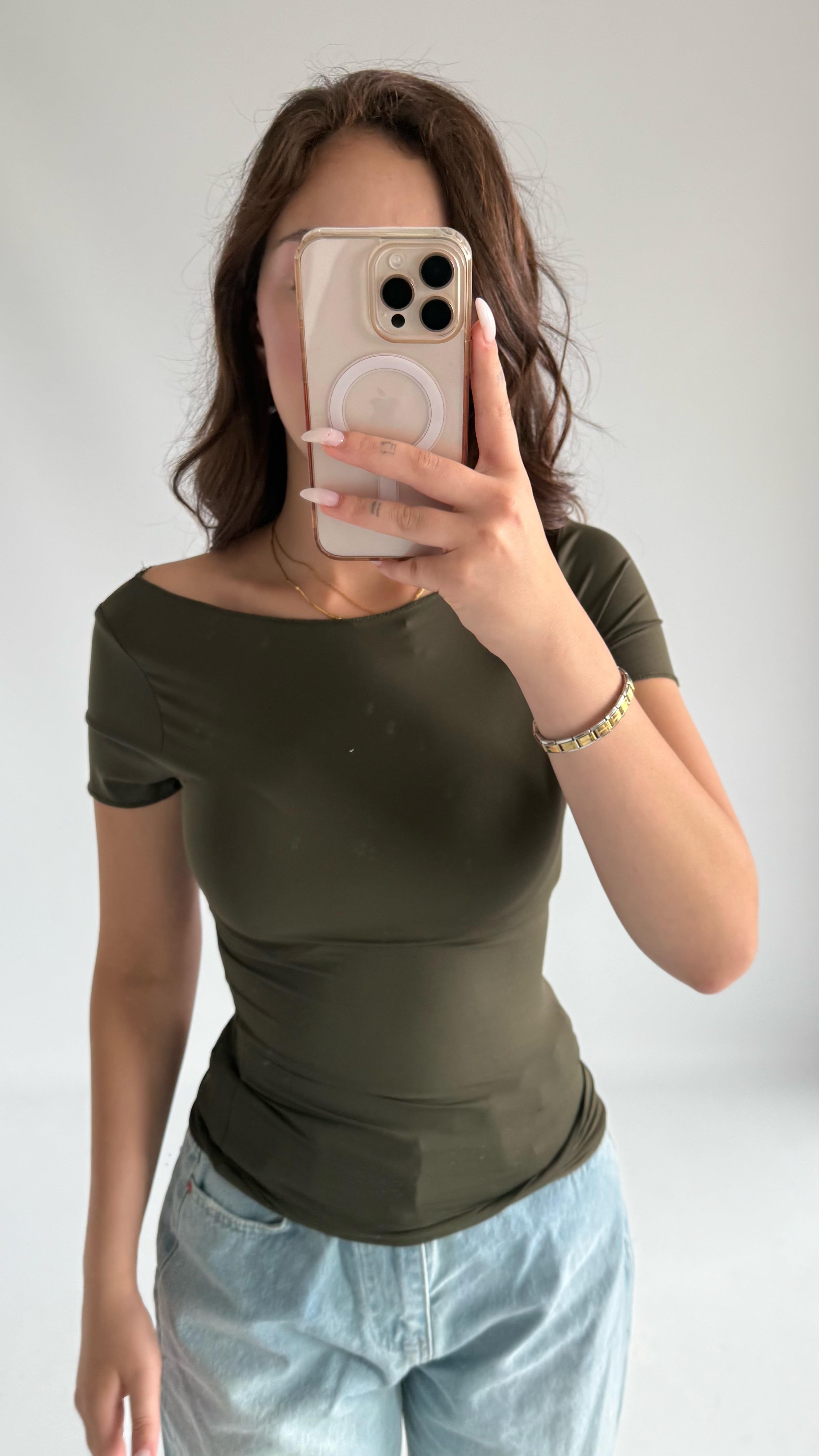Oval Yaka Vücuda Oturan Tişört Haki Yeşil