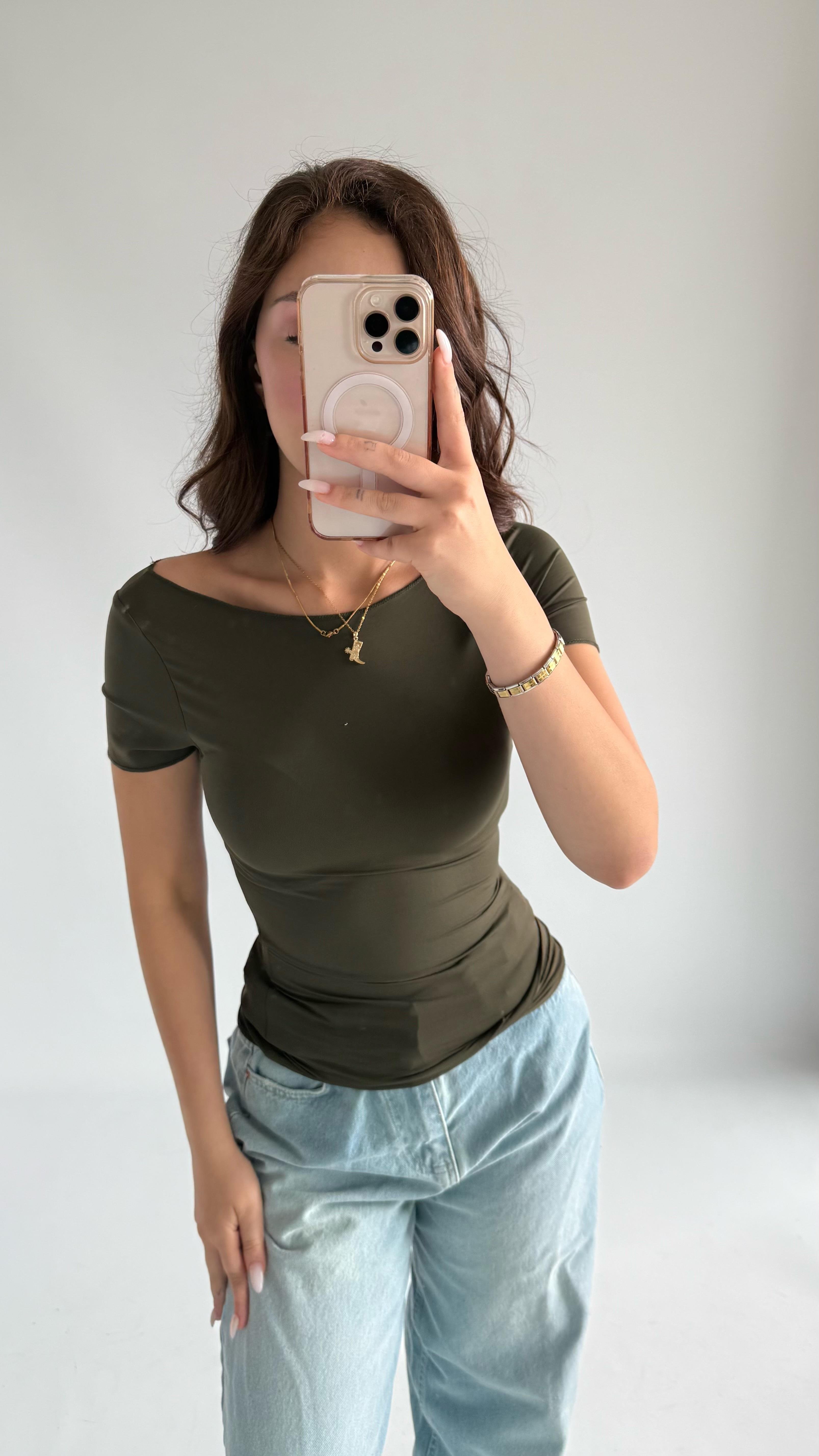Oval Yaka Vücuda Oturan Tişört Haki Yeşil