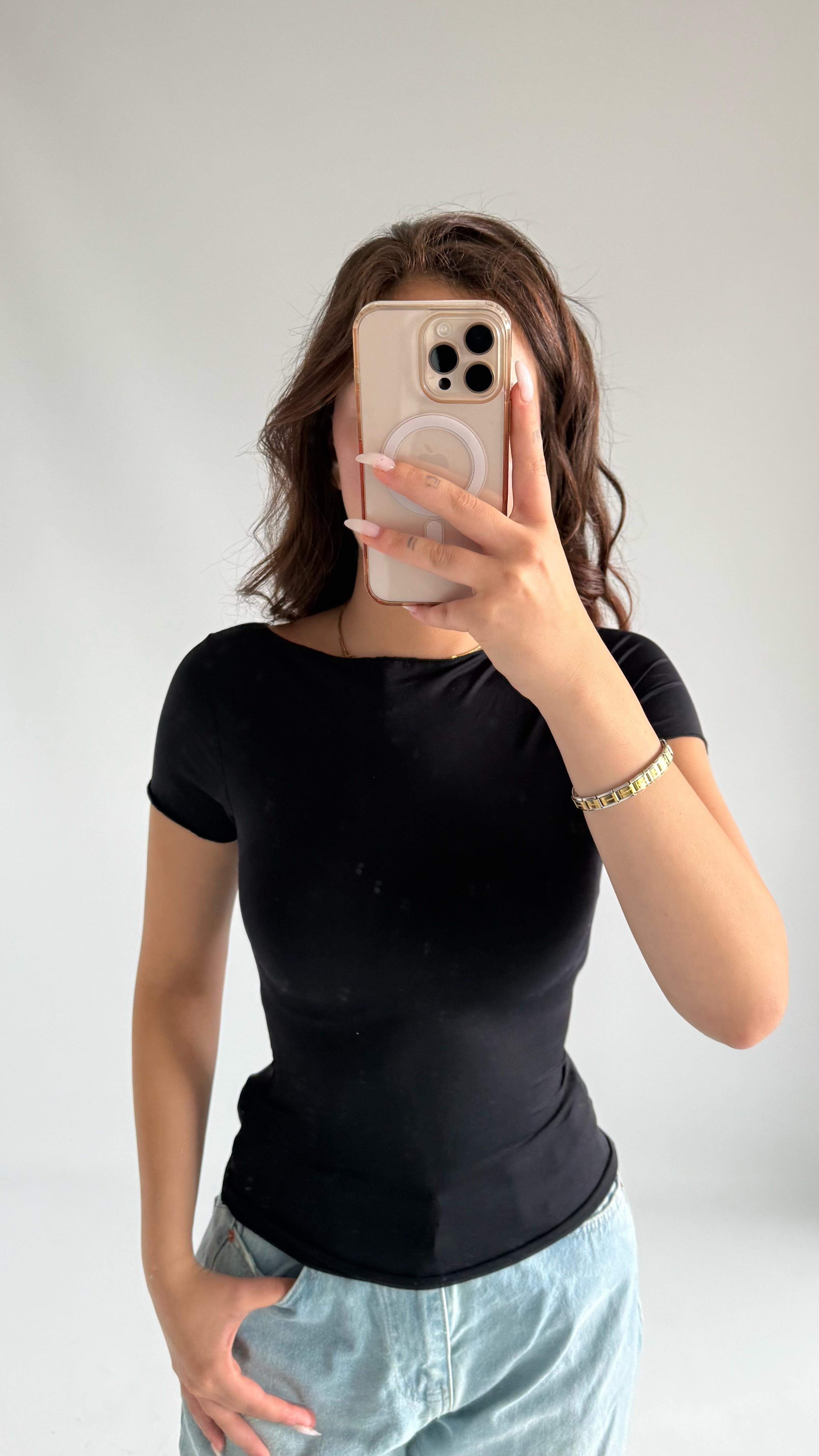 Oval Yaka Vücuda Oturan Tişört Siyah