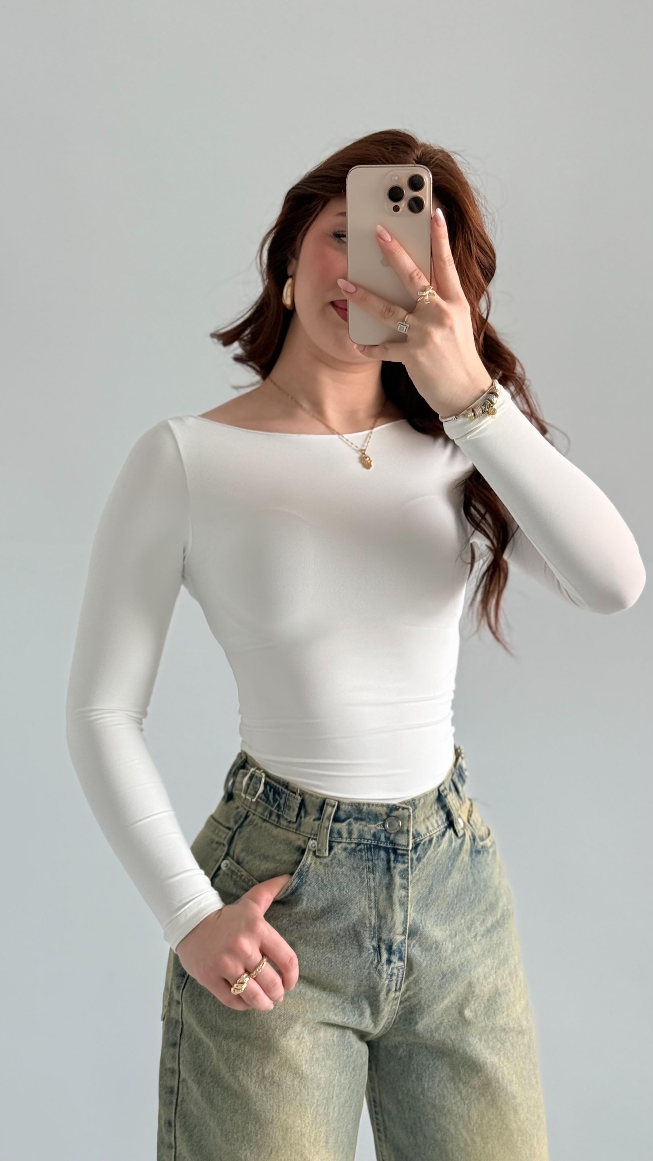 Oval Yaka Vücudu Saran Bluz Beyaz