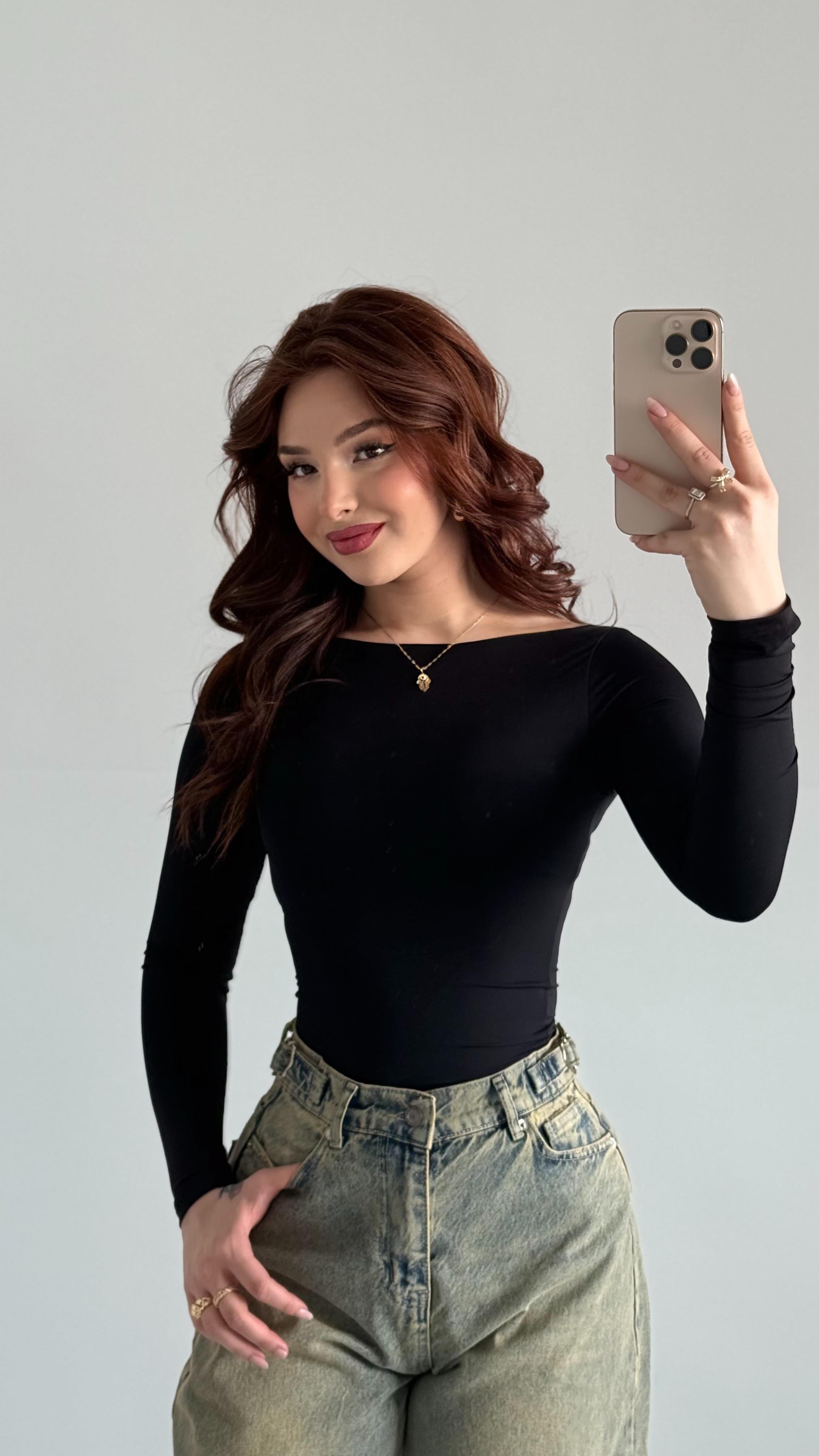 Oval Yaka Vücudu Saran Bluz Siyah