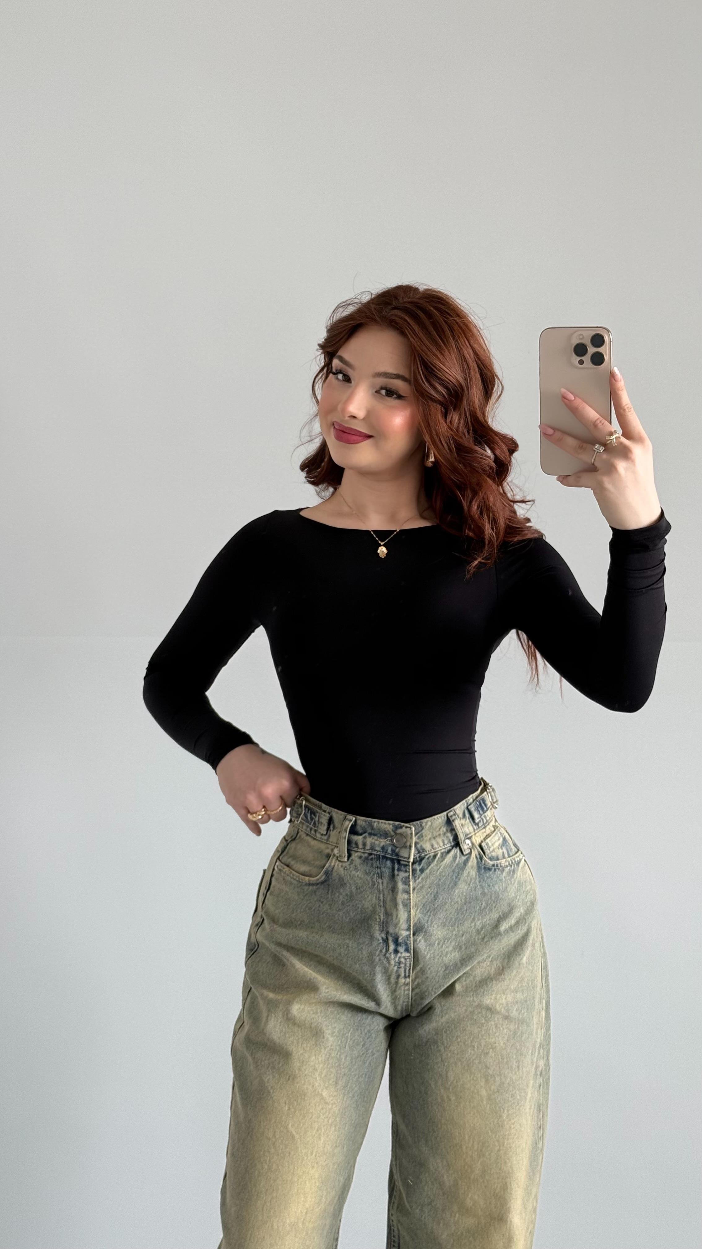 Oval Yaka Vücudu Saran Bluz Siyah
