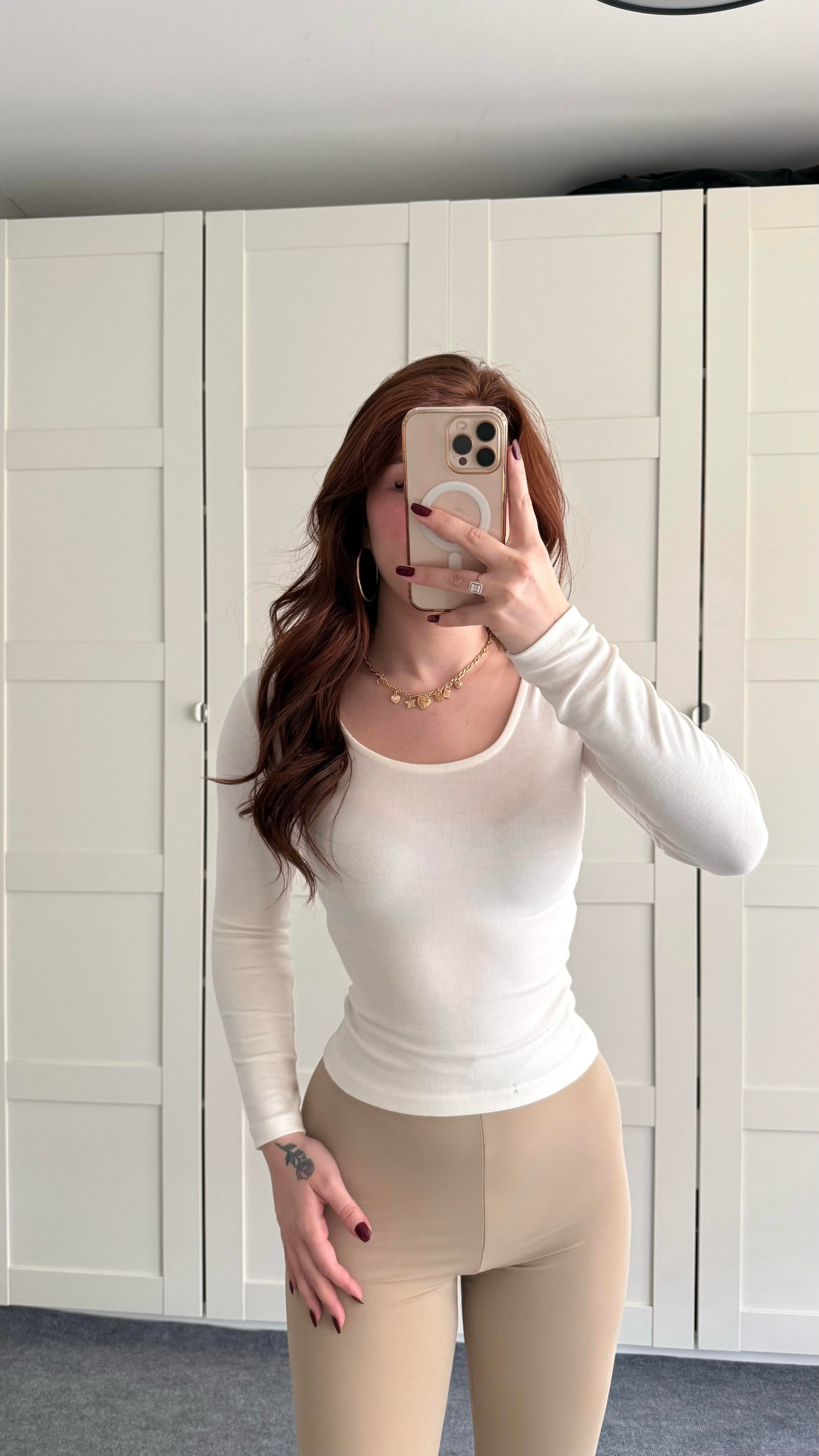 Oys. Model Oval Yaka Bluz Beyaz 