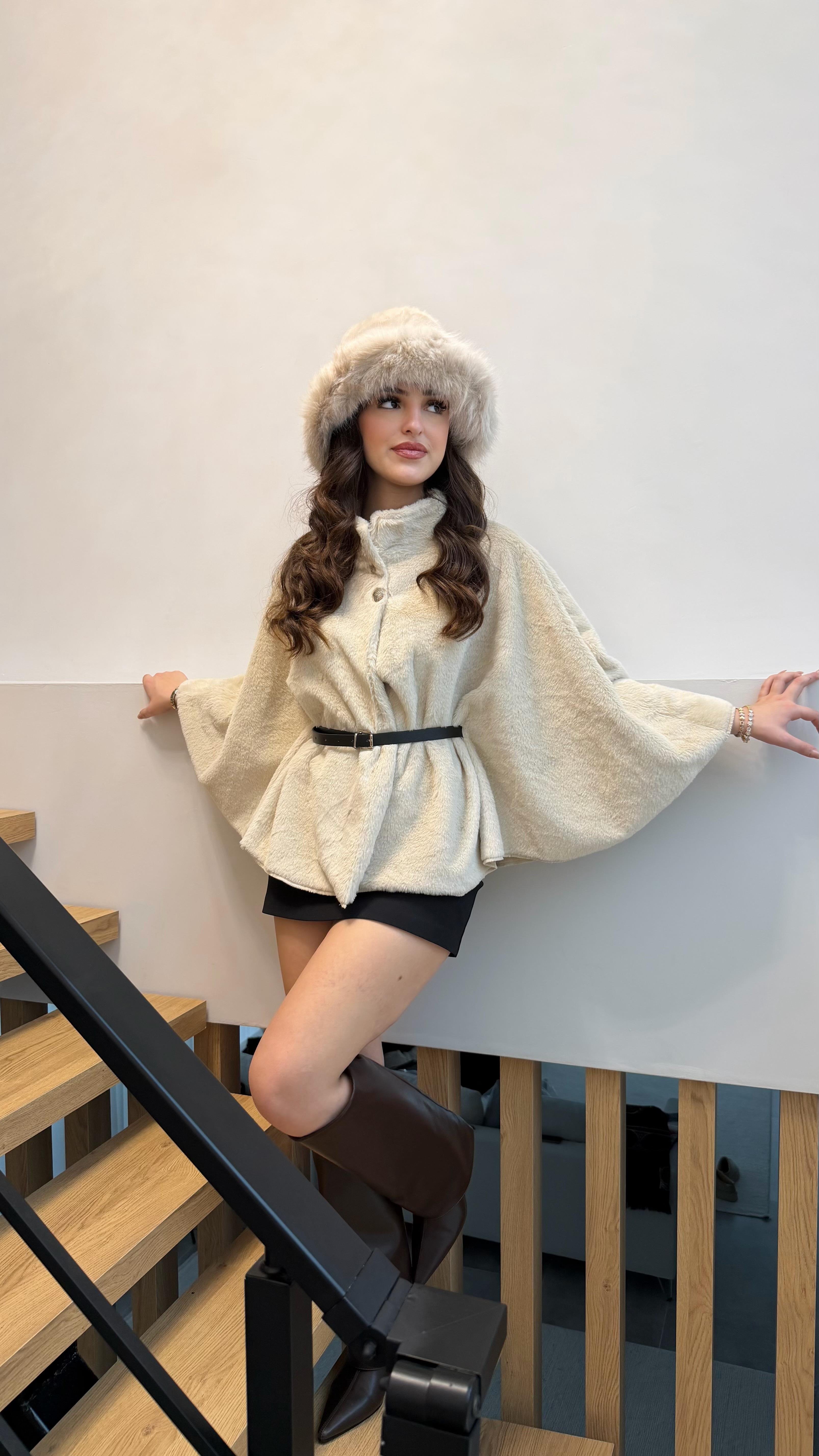 Peluş Kemerli Panço Krem