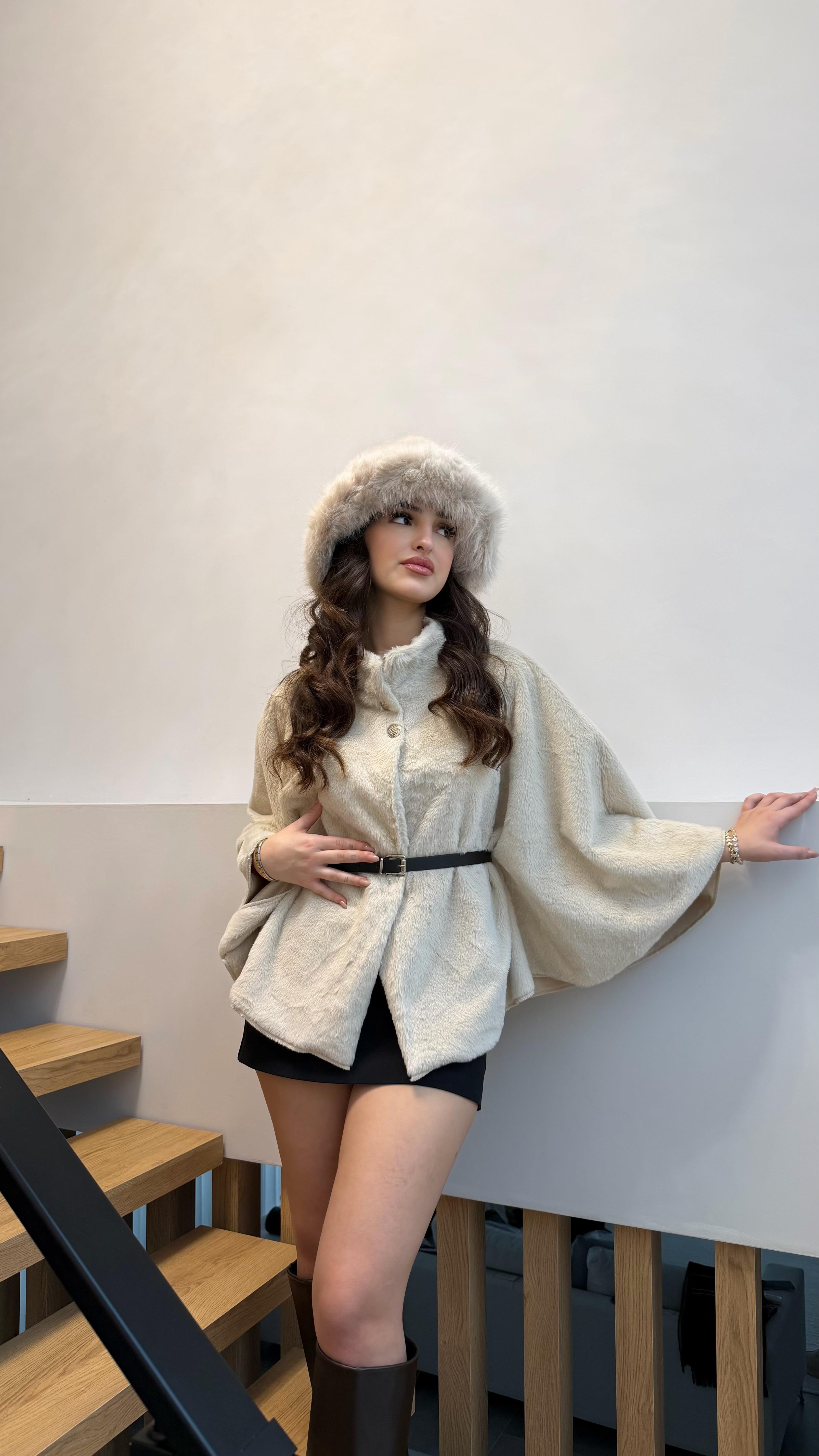 Peluş Kemerli Panço Krem