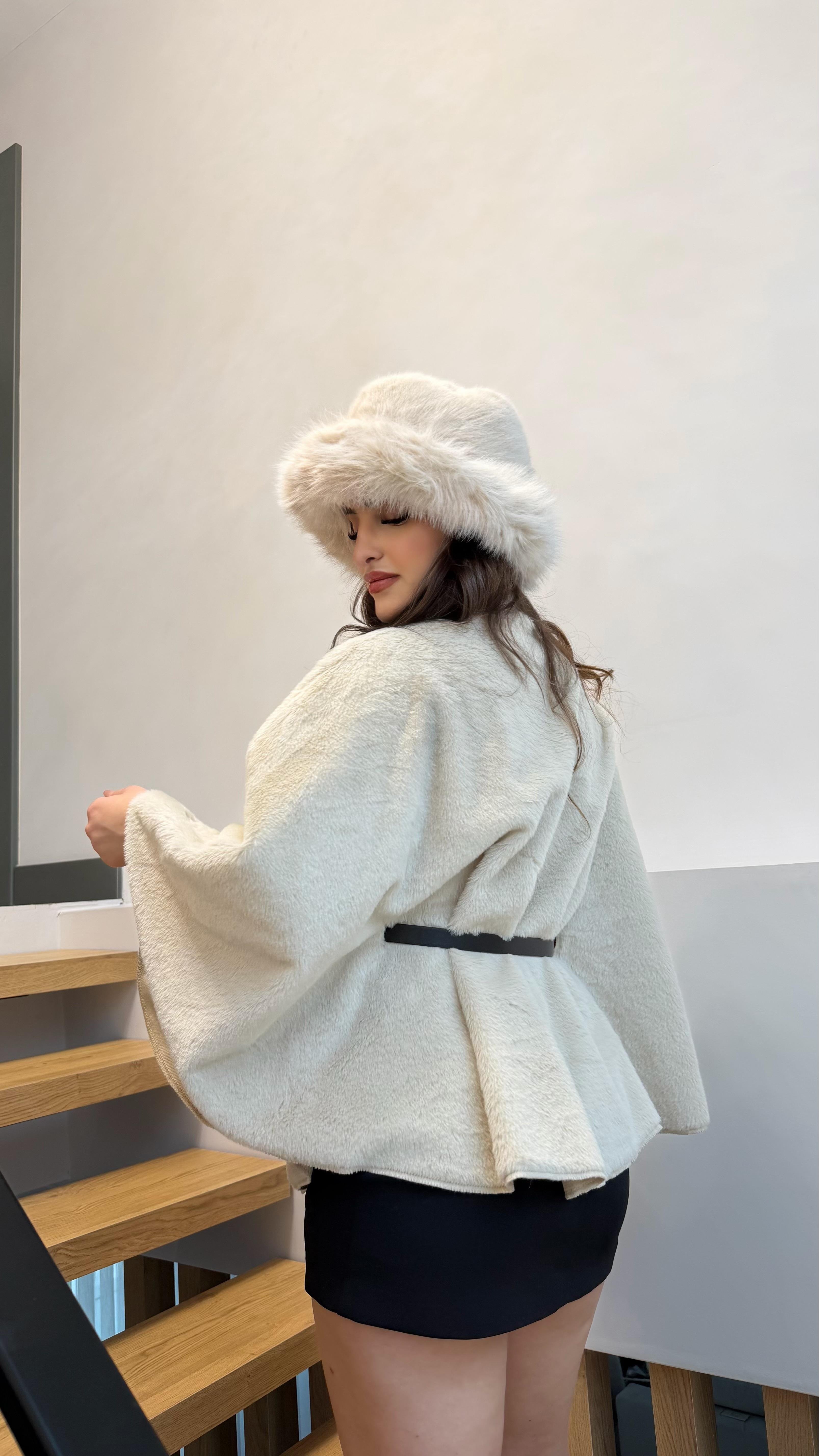 Peluş Kemerli Panço Krem